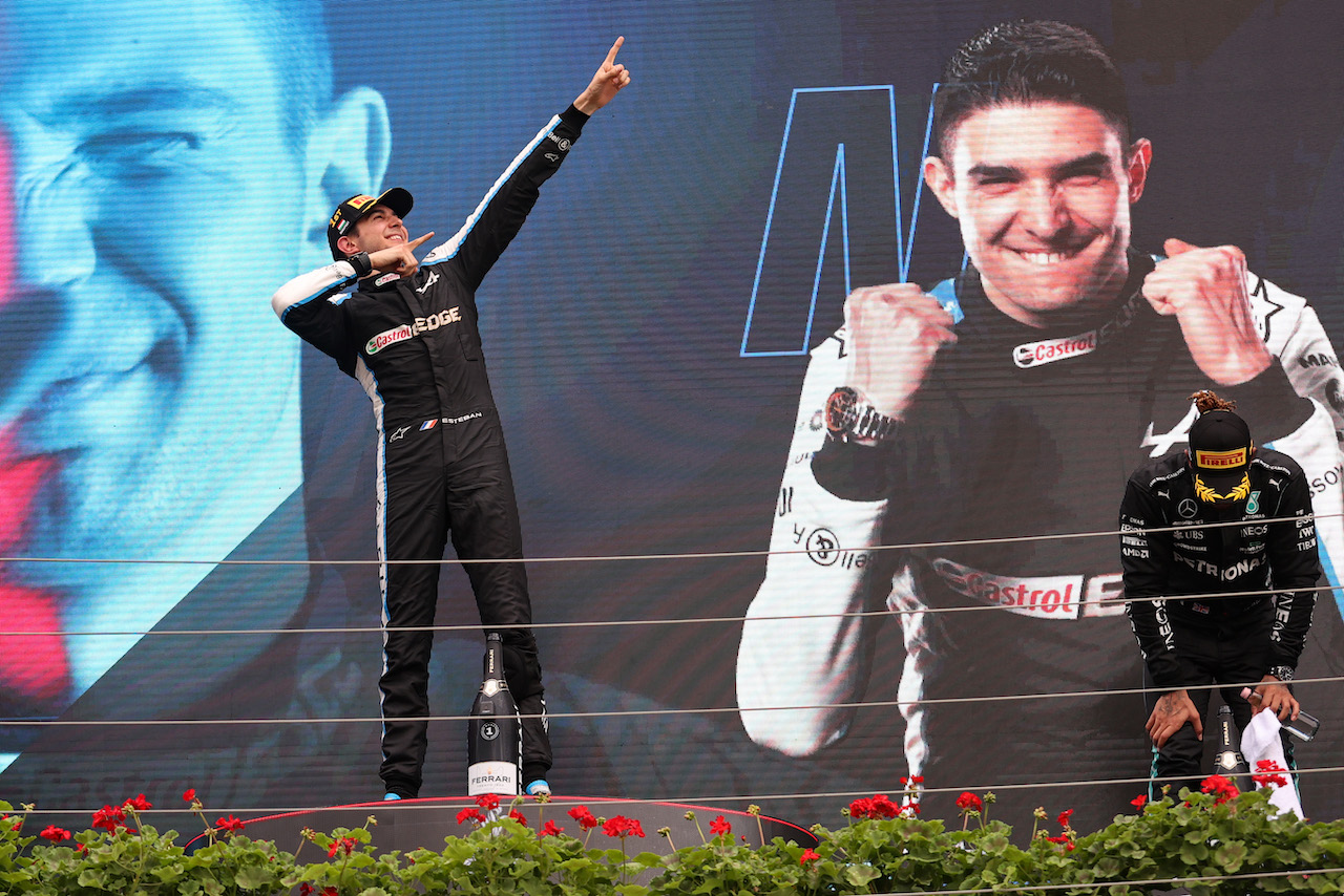 GP UNGHERIA, Gara winner Esteban Ocon (FRA) Alpine F1 Team celebrates on the podium alongside third placed Lewis Hamilton (GBR) Mercedes AMG F1.
01.08.2021. Formula 1 World Championship, Rd 11, Hungarian Grand Prix, Budapest, Hungary, Gara Day.
- www.xpbimages.com, EMail: requests@xpbimages.com © Copyright: Charniaux / XPB Images