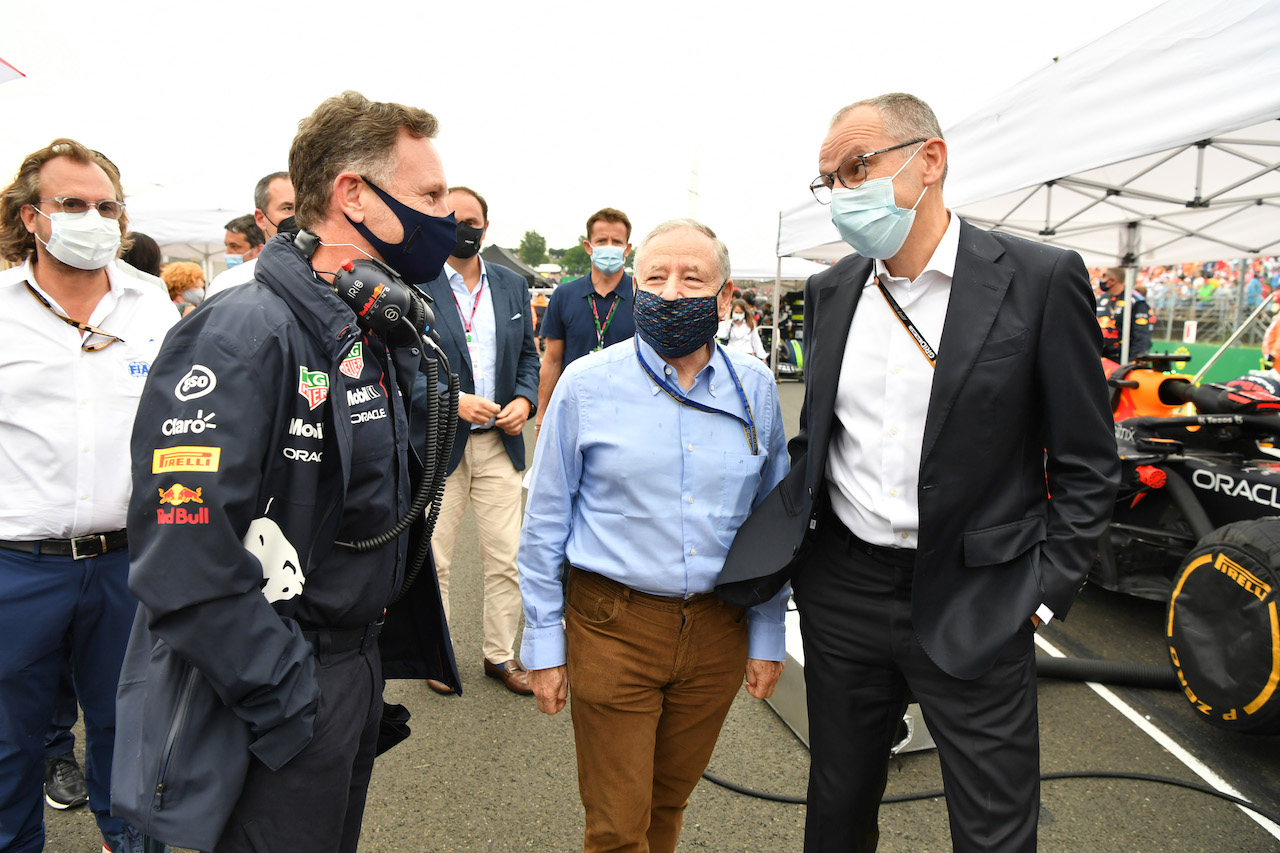 GP UNGHERIA, (L to R): Christian Horner (GBR) Red Bull Racing Team Principal on the grid with Jean Todt (FRA) FIA President e Stefano Domenicali (ITA) Formula One President e CEO.
01.08.2021. Formula 1 World Championship, Rd 11, Hungarian Grand Prix, Budapest, Hungary, Gara Day.
- www.xpbimages.com, EMail: requests@xpbimages.com © Copyright: FIA Pool Image for Editorial Use Only