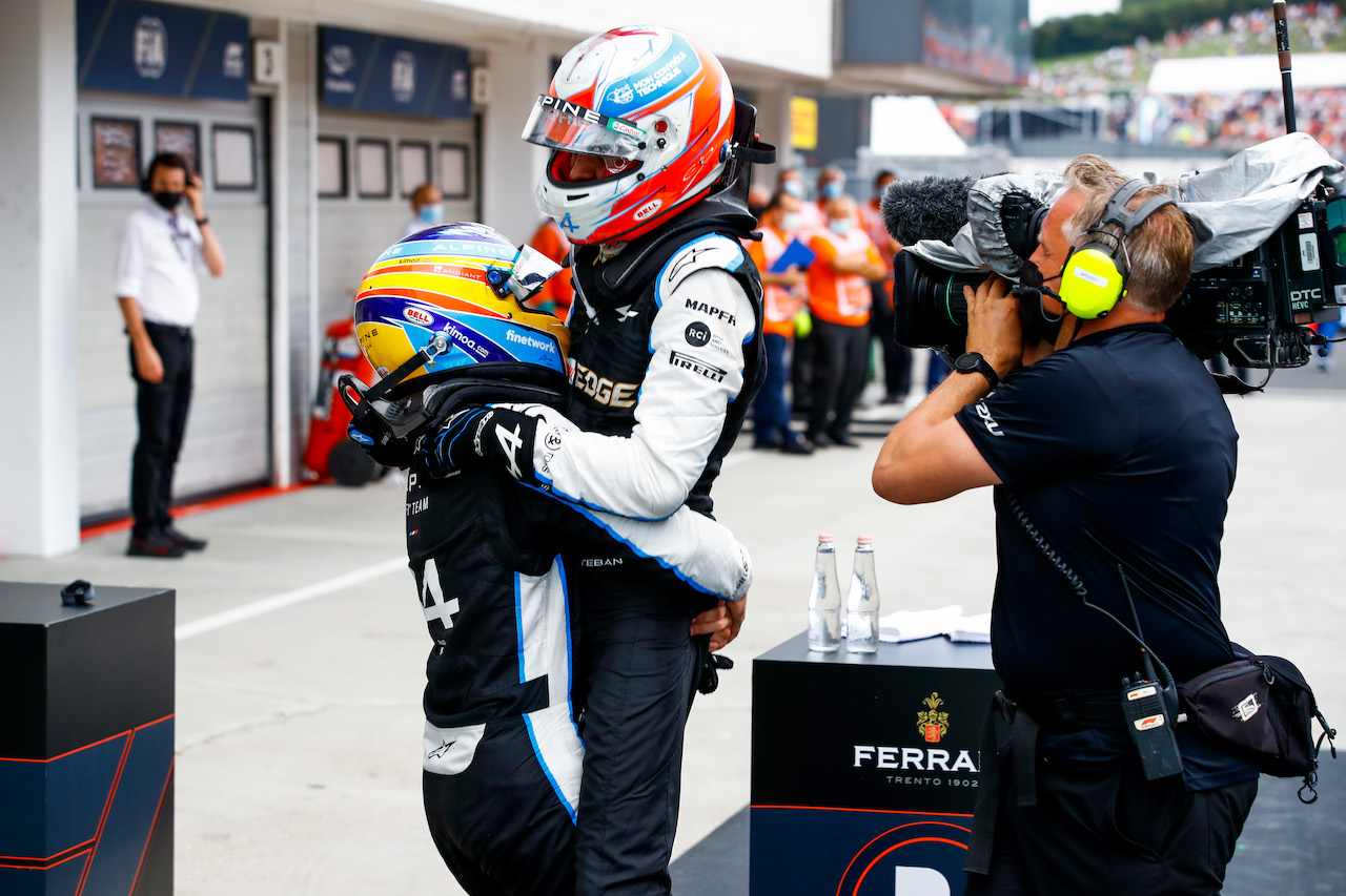 GP UNGHERIA, Gara winner Esteban Ocon (FRA) Alpine F1 Team celebrates in parc ferme with team mate Fernando Alonso (ESP) Alpine F1 Team.
01.08.2021. Formula 1 World Championship, Rd 11, Hungarian Grand Prix, Budapest, Hungary, Gara Day.
- www.xpbimages.com, EMail: requests@xpbimages.com © Copyright: FIA Pool Image for Editorial Use Only