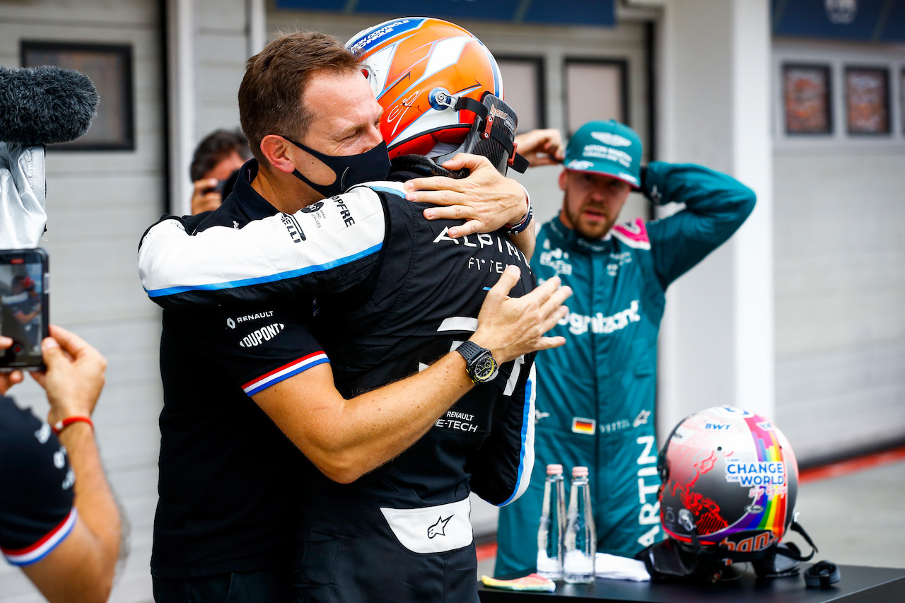 GP UNGHERIA, Gara winner Esteban Ocon (FRA) Alpine F1 Team celebrates in parc ferme with Laurent Rossi (FRA) Alpine Chief Executive Officer.
01.08.2021. Formula 1 World Championship, Rd 11, Hungarian Grand Prix, Budapest, Hungary, Gara Day.
- www.xpbimages.com, EMail: requests@xpbimages.com © Copyright: FIA Pool Image for Editorial Use Only