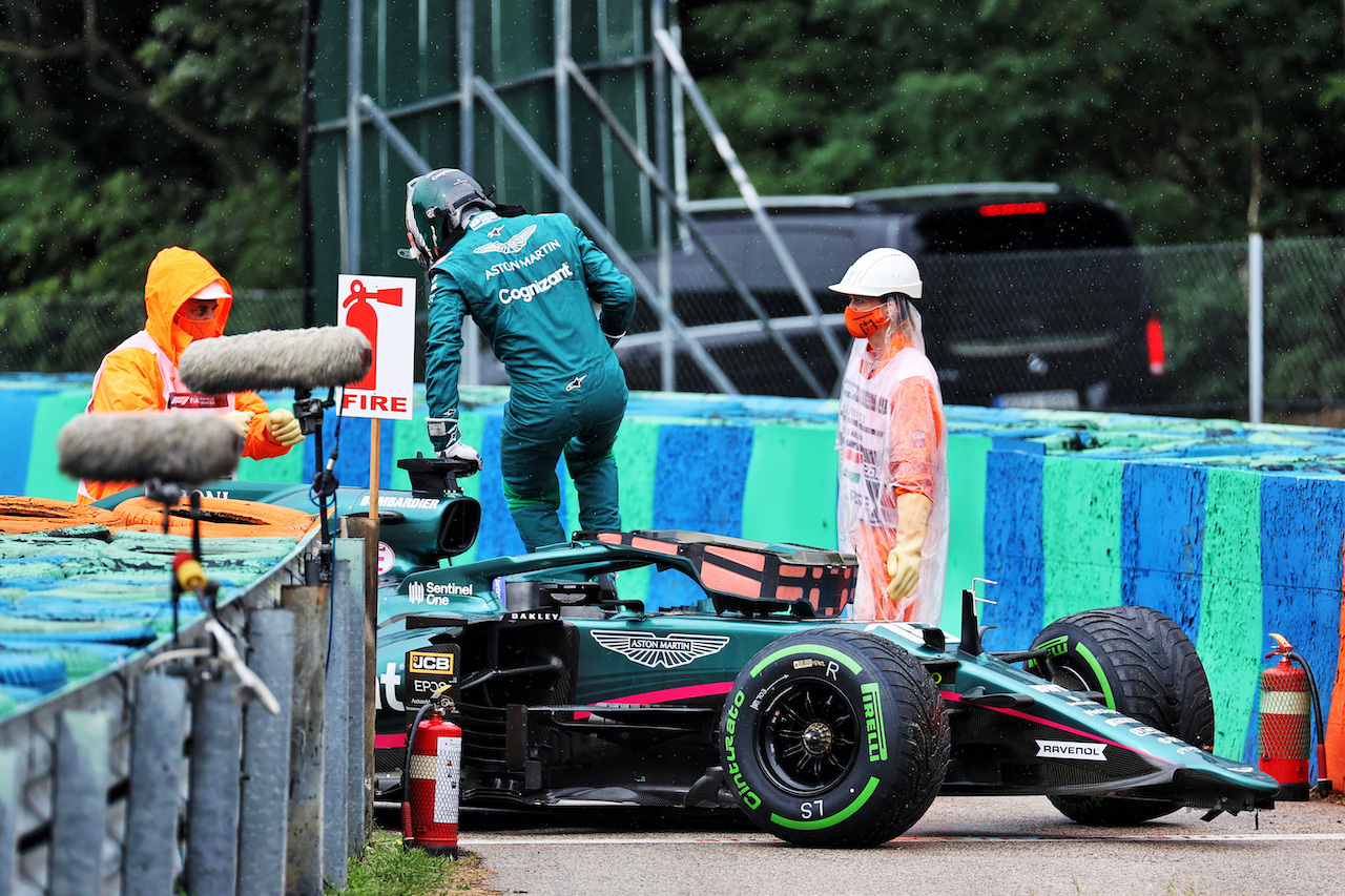 GP UNGHERIA, Lance Stroll (CDN) Aston Martin F1 Team AMR21 retired from the race.
01.08.2021. Formula 1 World Championship, Rd 11, Hungarian Grand Prix, Budapest, Hungary, Gara Day.
- www.xpbimages.com, EMail: requests@xpbimages.com © Copyright: Batchelor / XPB Images
