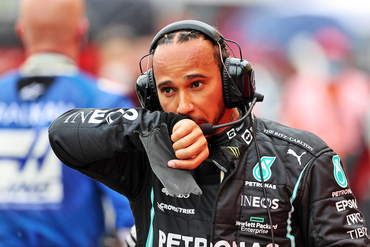 GP UNGHERIA, Lewis Hamilton (GBR) Mercedes AMG F1 in the pits as the race is stopped.
01.08.2021. Formula 1 World Championship, Rd 11, Hungarian Grand Prix, Budapest, Hungary, Gara Day.
- www.xpbimages.com, EMail: requests@xpbimages.com © Copyright: Charniaux / XPB Images