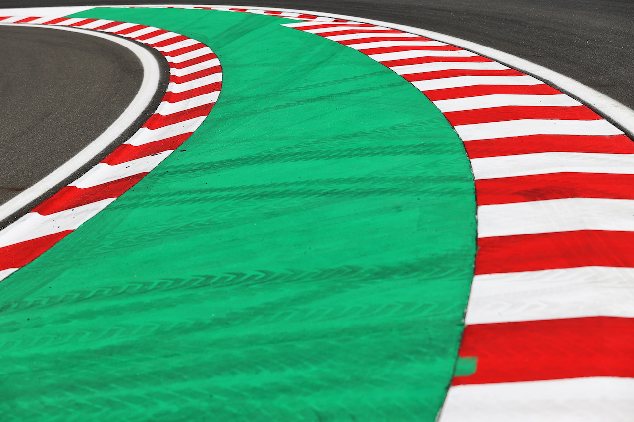 GP UNGHERIA, Circuit Atmosfera - kerb detail.
29.07.2021. Formula 1 World Championship, Rd 11, Hungarian Grand Prix, Budapest, Hungary, Preparation Day.
- www.xpbimages.com, EMail: requests@xpbimages.com © Copyright: Moy / XPB Images