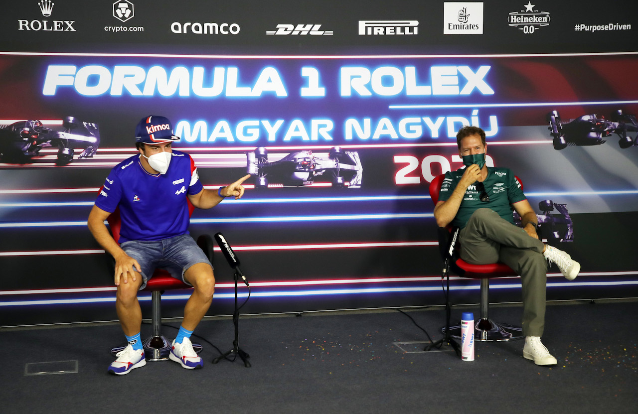 GP UNGHERIA, (L to R): Fernando Alonso (ESP) Alpine F1 Team e Sebastian Vettel (GER) Aston Martin F1 Team in the FIA Press Conference.
29.07.2021. Formula 1 World Championship, Rd 11, Hungarian Grand Prix, Budapest, Hungary, Preparation Day.
- www.xpbimages.com, EMail: requests@xpbimages.com © Copyright: FIA Pool Image for Editorial Use Only