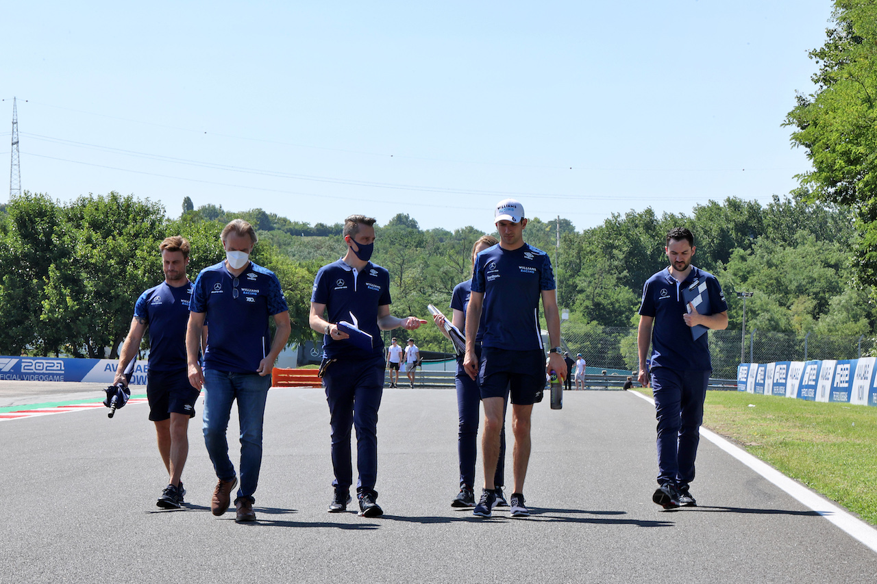 GP UNGHERIA, Nicholas Latifi (CDN) Williams Racing walks the circuit with the team.
29.07.2021. Formula 1 World Championship, Rd 11, Hungarian Grand Prix, Budapest, Hungary, Preparation Day.
- www.xpbimages.com, EMail: requests@xpbimages.com © Copyright: Batchelor / XPB Images