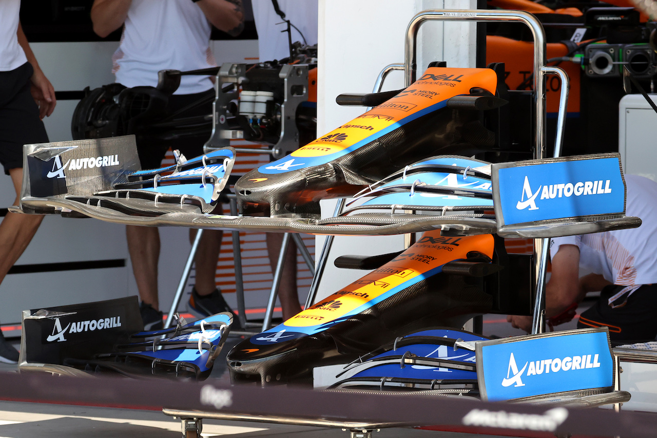 GP UNGHERIA, McLaren MCL35M front wings.
29.07.2021. Formula 1 World Championship, Rd 11, Hungarian Grand Prix, Budapest, Hungary, Preparation Day.
- www.xpbimages.com, EMail: requests@xpbimages.com ¬© Copyright: Batchelor / XPB Images