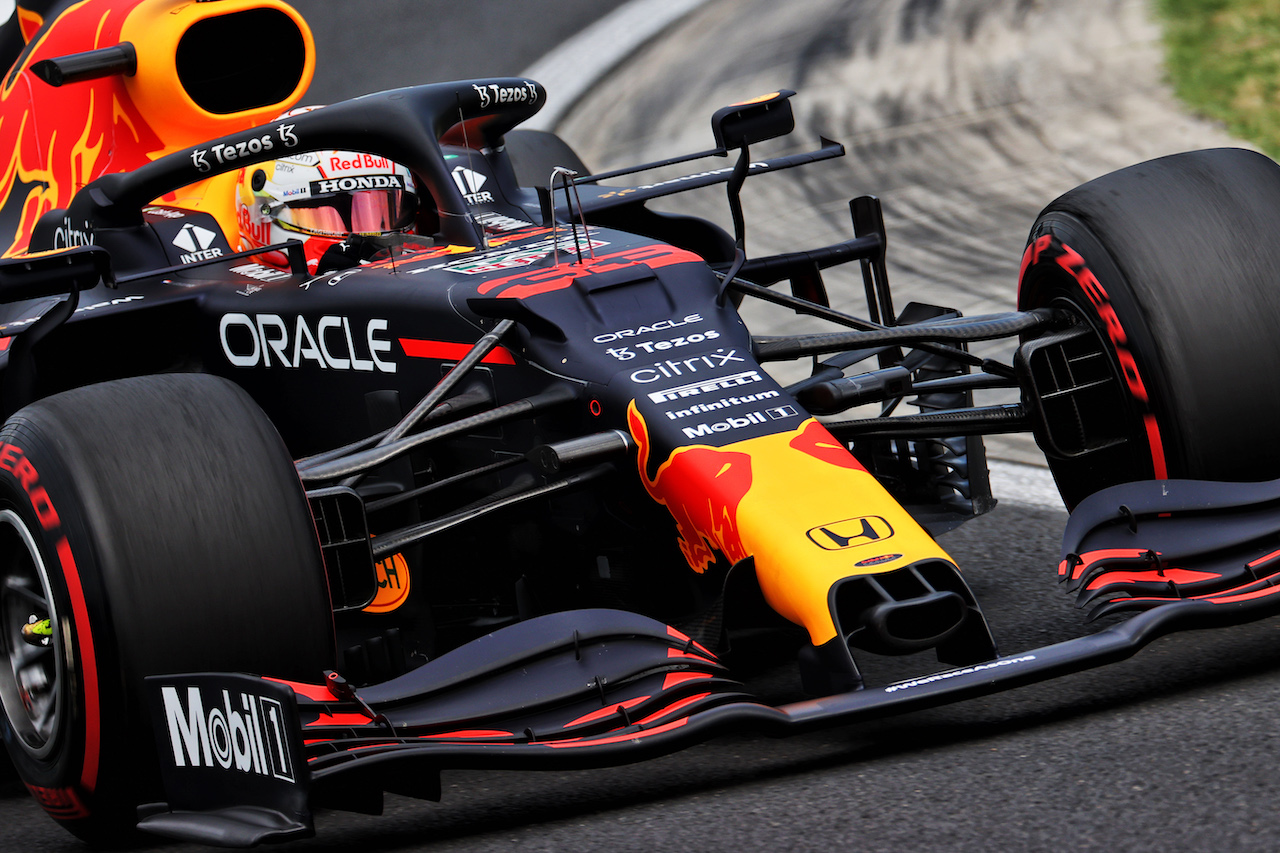 GP UNGHERIA, Max Verstappen (NLD) Red Bull Racing RB16B.
31.07.2021. Formula 1 World Championship, Rd 11, Hungarian Grand Prix, Budapest, Hungary, Qualifiche Day.
- www.xpbimages.com, EMail: requests@xpbimages.com © Copyright: Batchelor / XPB Images