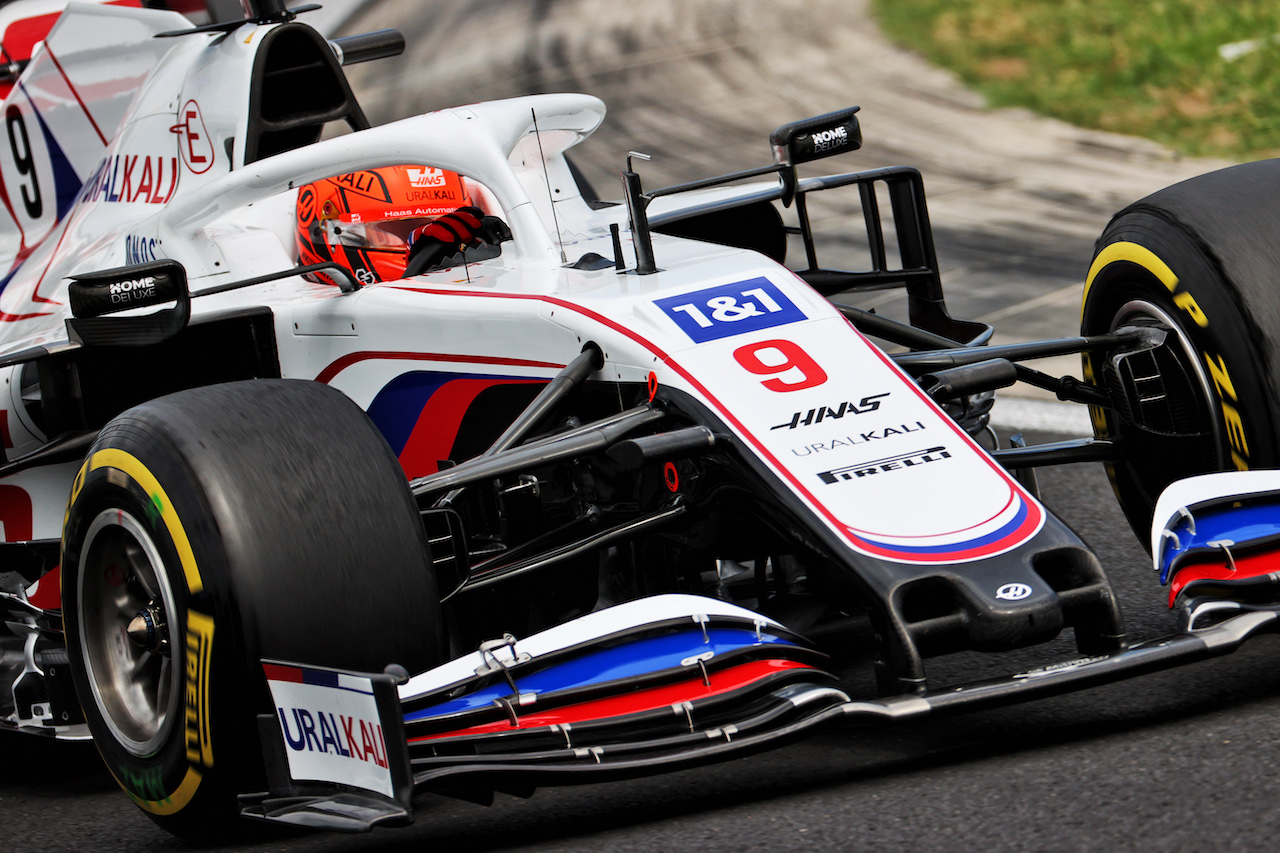 GP UNGHERIA, Nikita Mazepin (RUS) Haas F1 Team VF-21.
31.07.2021. Formula 1 World Championship, Rd 11, Hungarian Grand Prix, Budapest, Hungary, Qualifiche Day.
- www.xpbimages.com, EMail: requests@xpbimages.com © Copyright: Batchelor / XPB Images