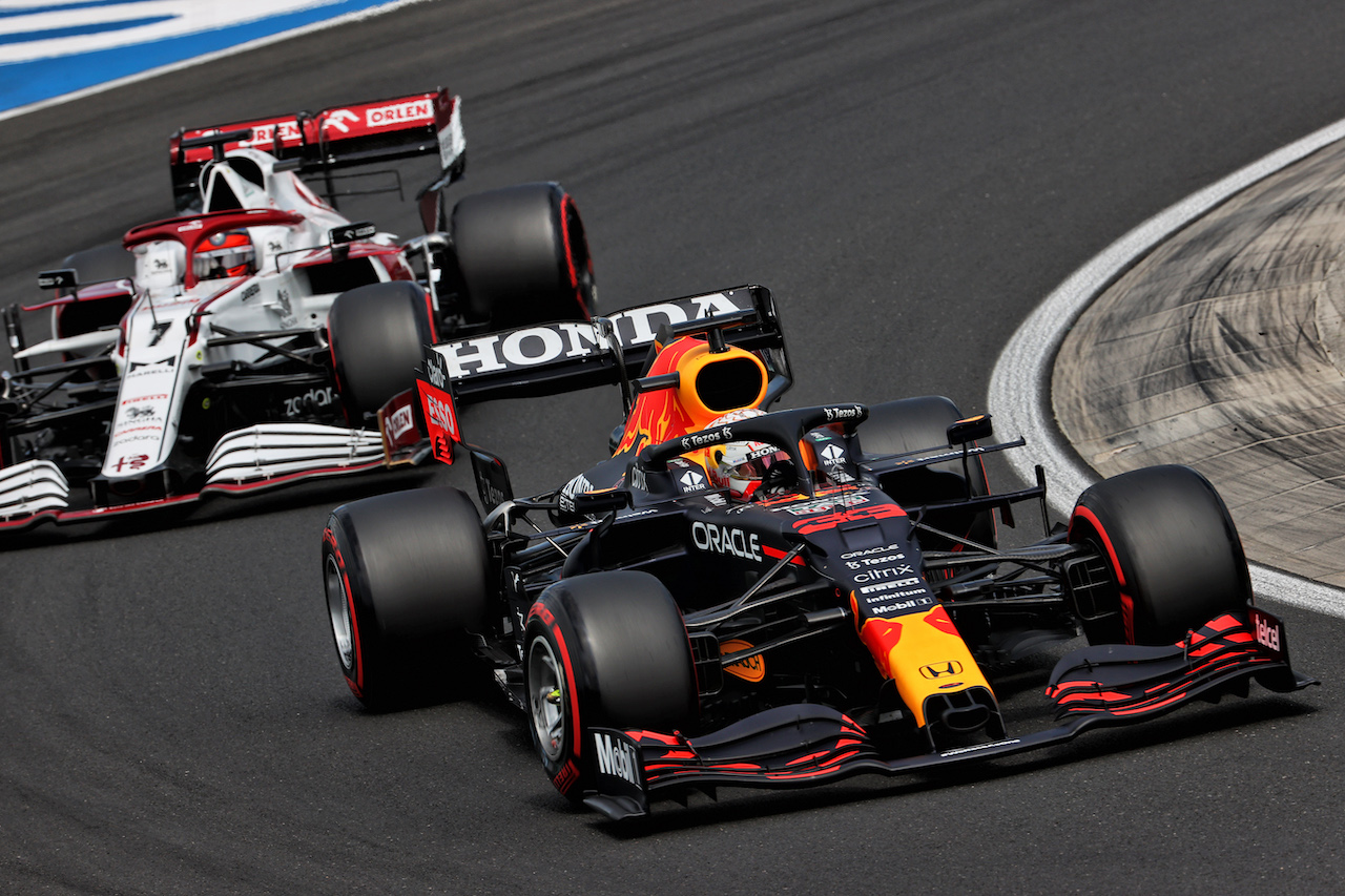 GP UNGHERIA, Max Verstappen (NLD) Red Bull Racing RB16B.
31.07.2021. Formula 1 World Championship, Rd 11, Hungarian Grand Prix, Budapest, Hungary, Qualifiche Day.
- www.xpbimages.com, EMail: requests@xpbimages.com © Copyright: Batchelor / XPB Images
