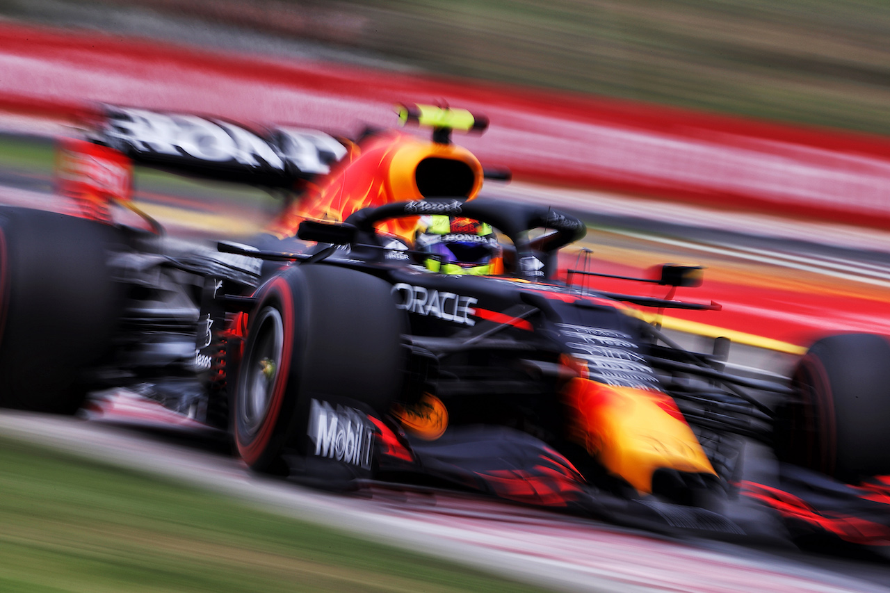 GP UNGHERIA, Sergio Perez (MEX) Red Bull Racing RB16B.
31.07.2021. Formula 1 World Championship, Rd 11, Hungarian Grand Prix, Budapest, Hungary, Qualifiche Day.
- www.xpbimages.com, EMail: requests@xpbimages.com © Copyright: Moy / XPB Images