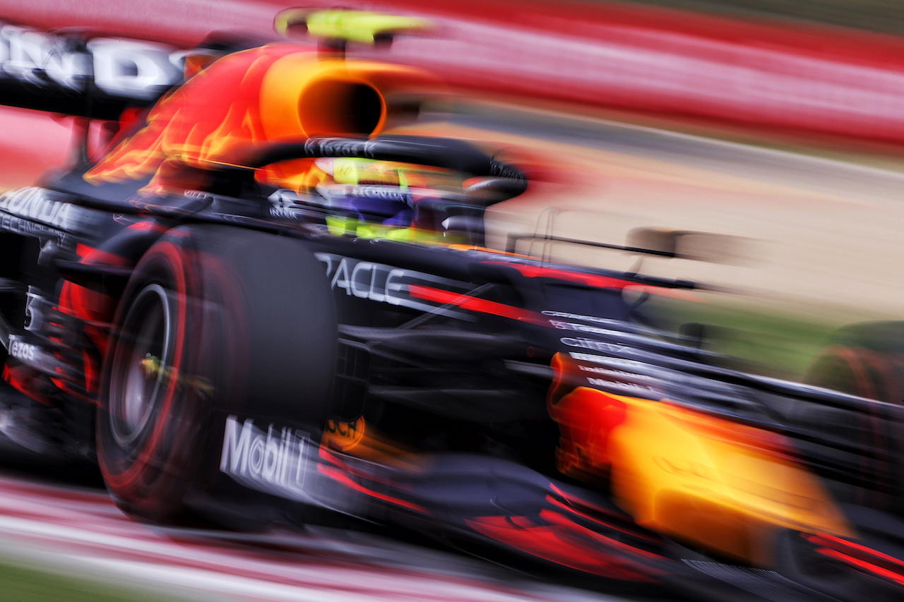 GP UNGHERIA, Sergio Perez (MEX) Red Bull Racing RB16B.
31.07.2021. Formula 1 World Championship, Rd 11, Hungarian Grand Prix, Budapest, Hungary, Qualifiche Day.
- www.xpbimages.com, EMail: requests@xpbimages.com © Copyright: Moy / XPB Images