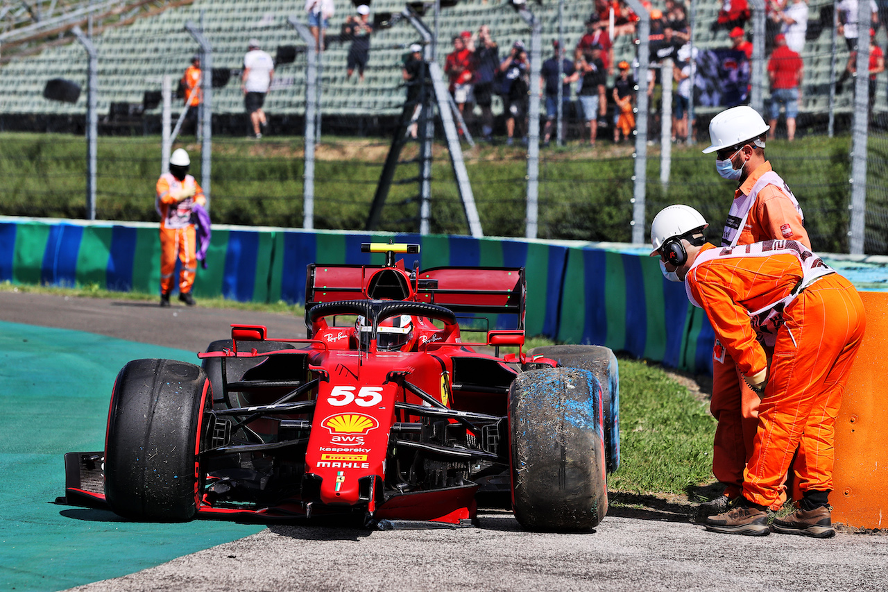 GP UNGHERIA, Carlos Sainz Jr (ESP) Ferrari SF-21 crashed in qualifying.
31.07.2021. Formula 1 World Championship, Rd 11, Hungarian Grand Prix, Budapest, Hungary, Qualifiche Day.
- www.xpbimages.com, EMail: requests@xpbimages.com © Copyright: Moy / XPB Images