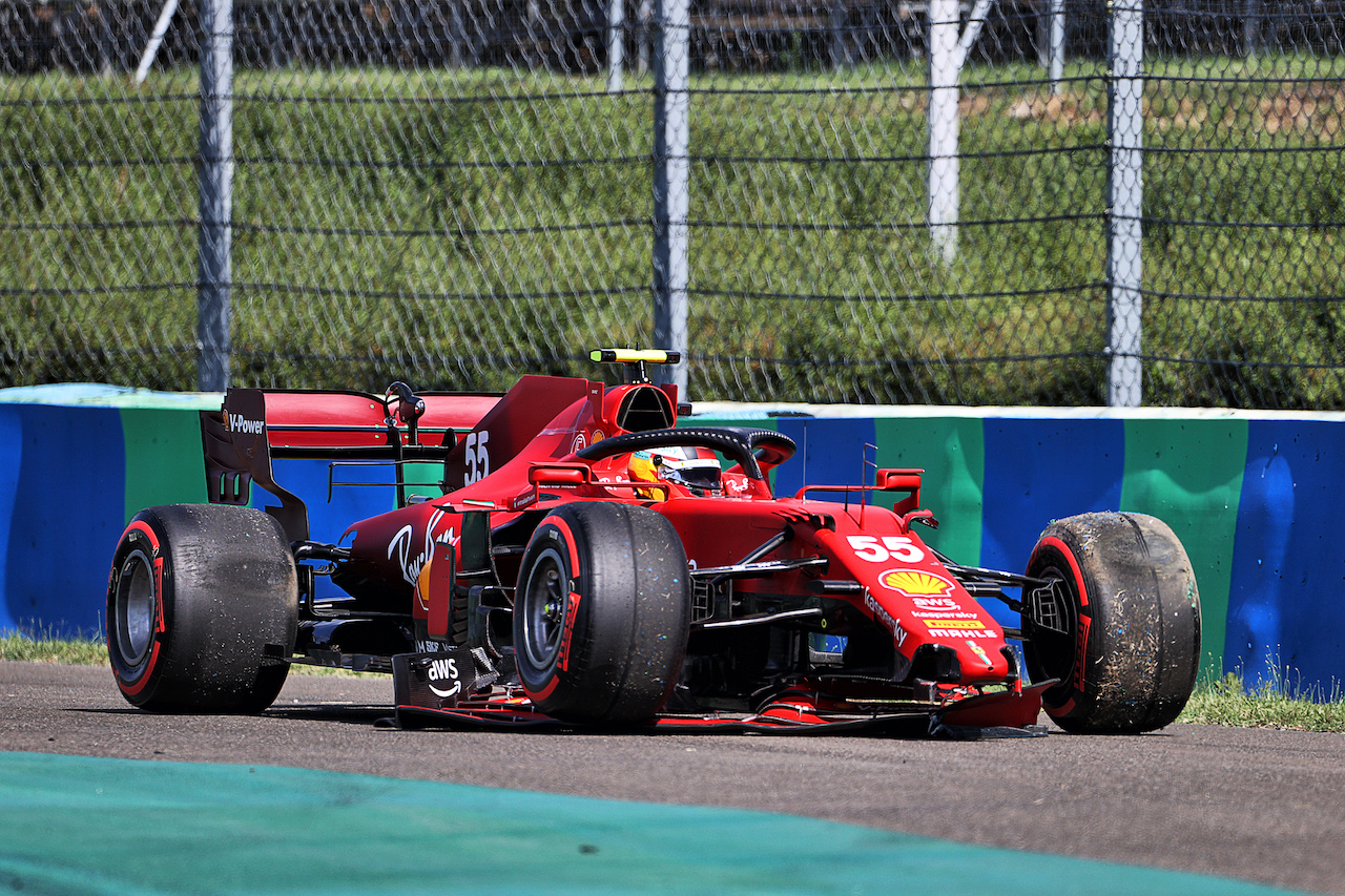 GP UNGHERIA, Carlos Sainz Jr (ESP) Ferrari SF-21 crashed in qualifying.
31.07.2021. Formula 1 World Championship, Rd 11, Hungarian Grand Prix, Budapest, Hungary, Qualifiche Day.
- www.xpbimages.com, EMail: requests@xpbimages.com © Copyright: Moy / XPB Images