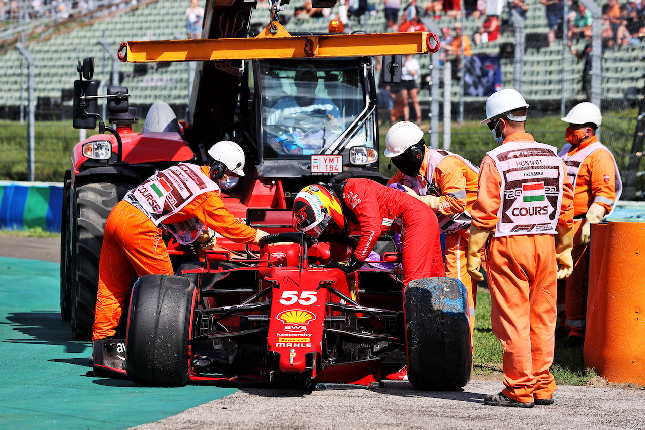 GP UNGHERIA, Carlos Sainz Jr (ESP) Ferrari SF-21 crashed out of qualifying.
31.07.2021. Formula 1 World Championship, Rd 11, Hungarian Grand Prix, Budapest, Hungary, Qualifiche Day.
- www.xpbimages.com, EMail: requests@xpbimages.com © Copyright: Moy / XPB Images