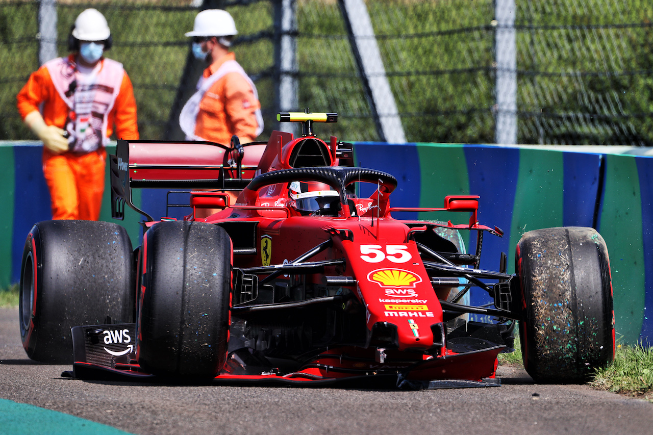 GP UNGHERIA, Carlos Sainz Jr (ESP) Ferrari SF-21 crashed out of qualifying.
31.07.2021. Formula 1 World Championship, Rd 11, Hungarian Grand Prix, Budapest, Hungary, Qualifiche Day.
- www.xpbimages.com, EMail: requests@xpbimages.com © Copyright: Moy / XPB Images
