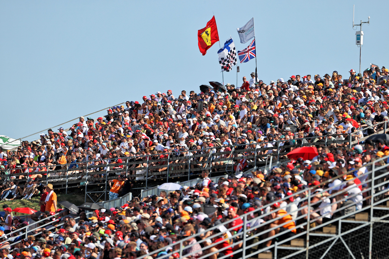 GP UNGHERIA, Circuit Atmosfera - fans in the grandstand.
31.07.2021. Formula 1 World Championship, Rd 11, Hungarian Grand Prix, Budapest, Hungary, Qualifiche Day.
- www.xpbimages.com, EMail: requests@xpbimages.com © Copyright: Moy / XPB Images