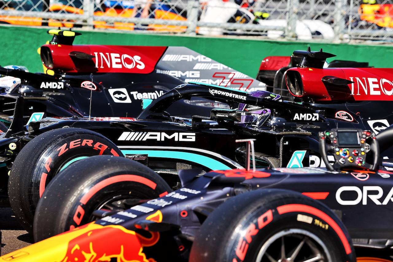 GP UNGHERIA, Pole sitter Lewis Hamilton (GBR) Mercedes AMG F1 W12 arrives in parc ferme.
31.07.2021. Formula 1 World Championship, Rd 11, Hungarian Grand Prix, Budapest, Hungary, Qualifiche Day.
- www.xpbimages.com, EMail: requests@xpbimages.com © Copyright: Moy / XPB Images