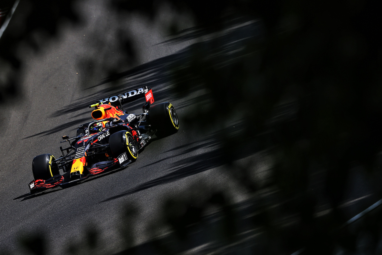 GP UNGHERIA, Sergio Perez (MEX) Red Bull Racing RB16B.
31.07.2021. Formula 1 World Championship, Rd 11, Hungarian Grand Prix, Budapest, Hungary, Qualifiche Day.
- www.xpbimages.com, EMail: requests@xpbimages.com © Copyright: Batchelor / XPB Images