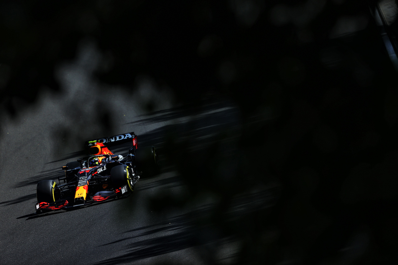 GP UNGHERIA, Sergio Perez (MEX) Red Bull Racing RB16B.
31.07.2021. Formula 1 World Championship, Rd 11, Hungarian Grand Prix, Budapest, Hungary, Qualifiche Day.
- www.xpbimages.com, EMail: requests@xpbimages.com © Copyright: Batchelor / XPB Images
