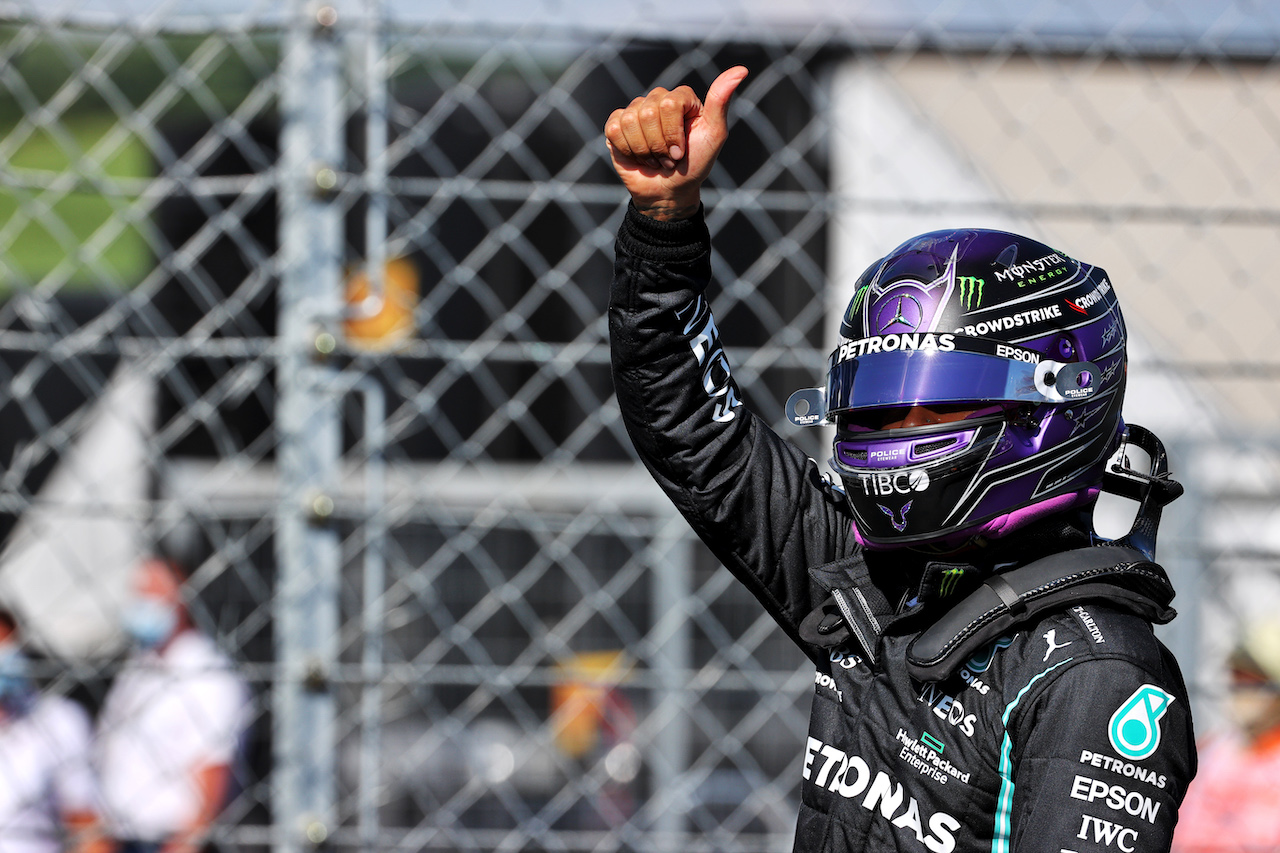 GP UNGHERIA, Lewis Hamilton (GBR) Mercedes AMG F1 celebrates his pole position in qualifying parc ferme.
31.07.2021. Formula 1 World Championship, Rd 11, Hungarian Grand Prix, Budapest, Hungary, Qualifiche Day.
- www.xpbimages.com, EMail: requests@xpbimages.com © Copyright: Batchelor / XPB Images