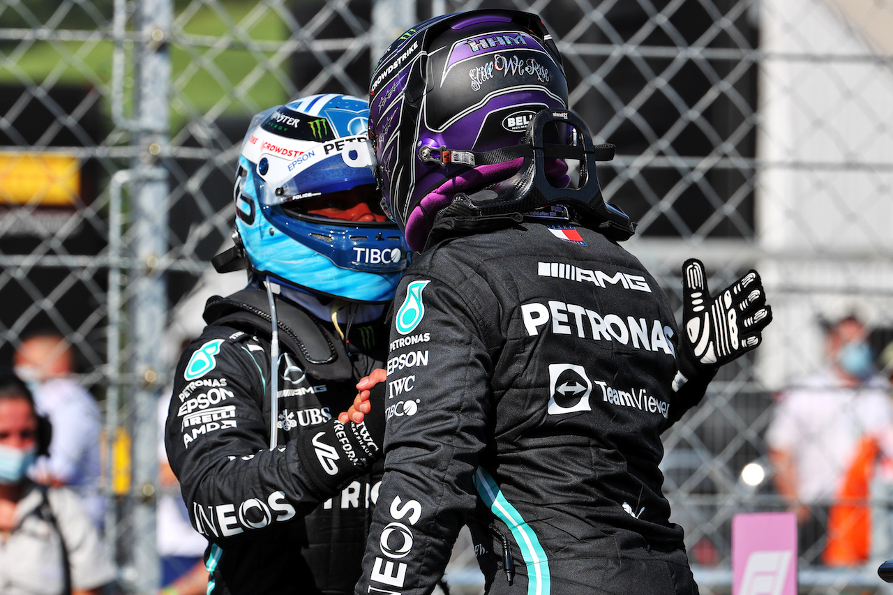GP UNGHERIA, Lewis Hamilton (GBR) Mercedes AMG F1 celebrates his pole position in qualifying parc ferme with second placed team mate Valtteri Bottas (FIN) Mercedes AMG F1.
31.07.2021. Formula 1 World Championship, Rd 11, Hungarian Grand Prix, Budapest, Hungary, Qualifiche Day.
- www.xpbimages.com, EMail: requests@xpbimages.com © Copyright: Batchelor / XPB Images