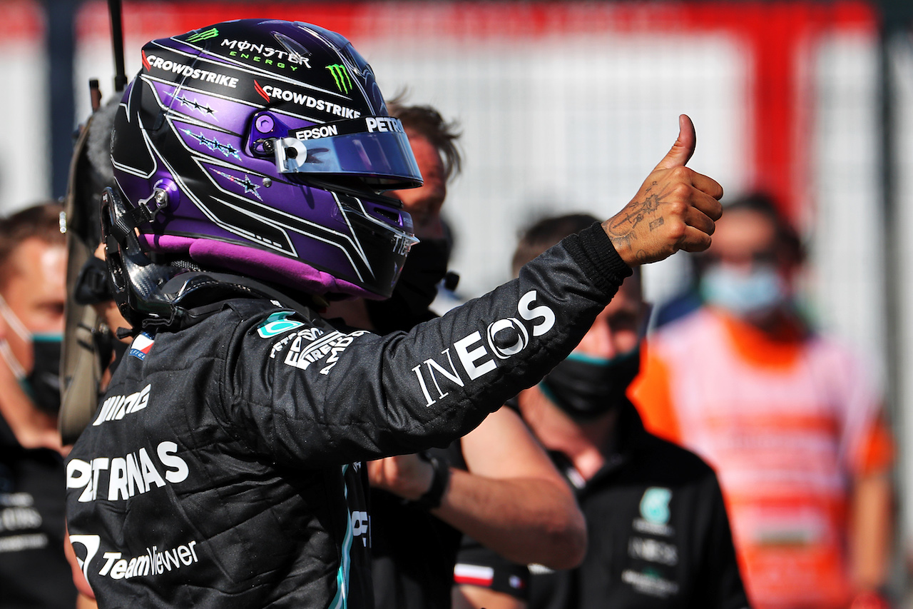 GP UNGHERIA, Lewis Hamilton (GBR) Mercedes AMG F1 celebrates his pole position in qualifying parc ferme.
31.07.2021. Formula 1 World Championship, Rd 11, Hungarian Grand Prix, Budapest, Hungary, Qualifiche Day.
- www.xpbimages.com, EMail: requests@xpbimages.com © Copyright: Batchelor / XPB Images