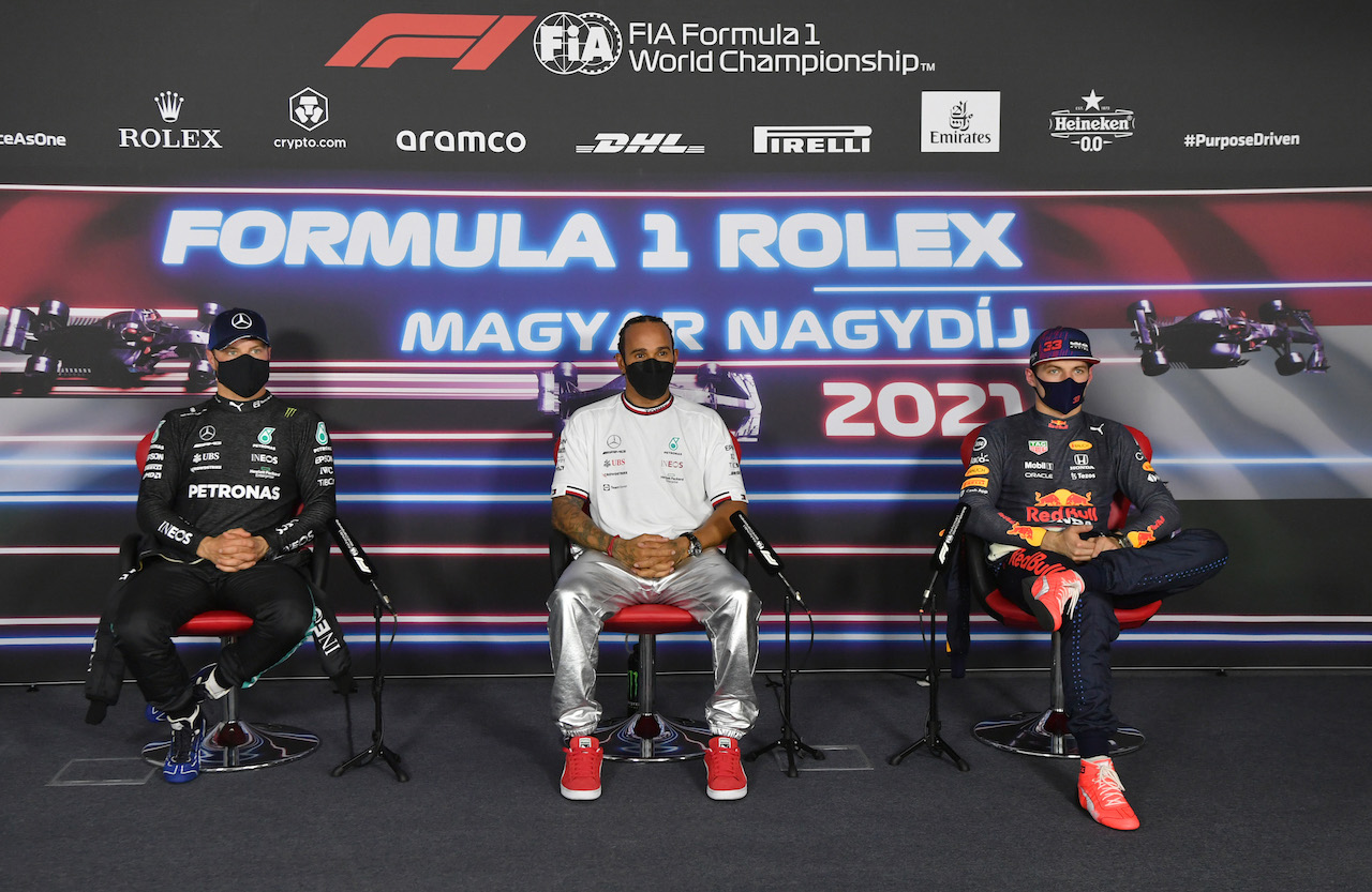 GP UNGHERIA, (L to R): Valtteri Bottas (FIN) Mercedes AMG F1; Lewis Hamilton (GBR) Mercedes AMG F1; e Max Verstappen (NLD) Red Bull Racing, in the post qualifying FIA Press Conference.
31.07.2021. Formula 1 World Championship, Rd 11, Hungarian Grand Prix, Budapest, Hungary, Qualifiche Day.
- www.xpbimages.com, EMail: requests@xpbimages.com © Copyright: FIA Pool Image for Editorial Use Only