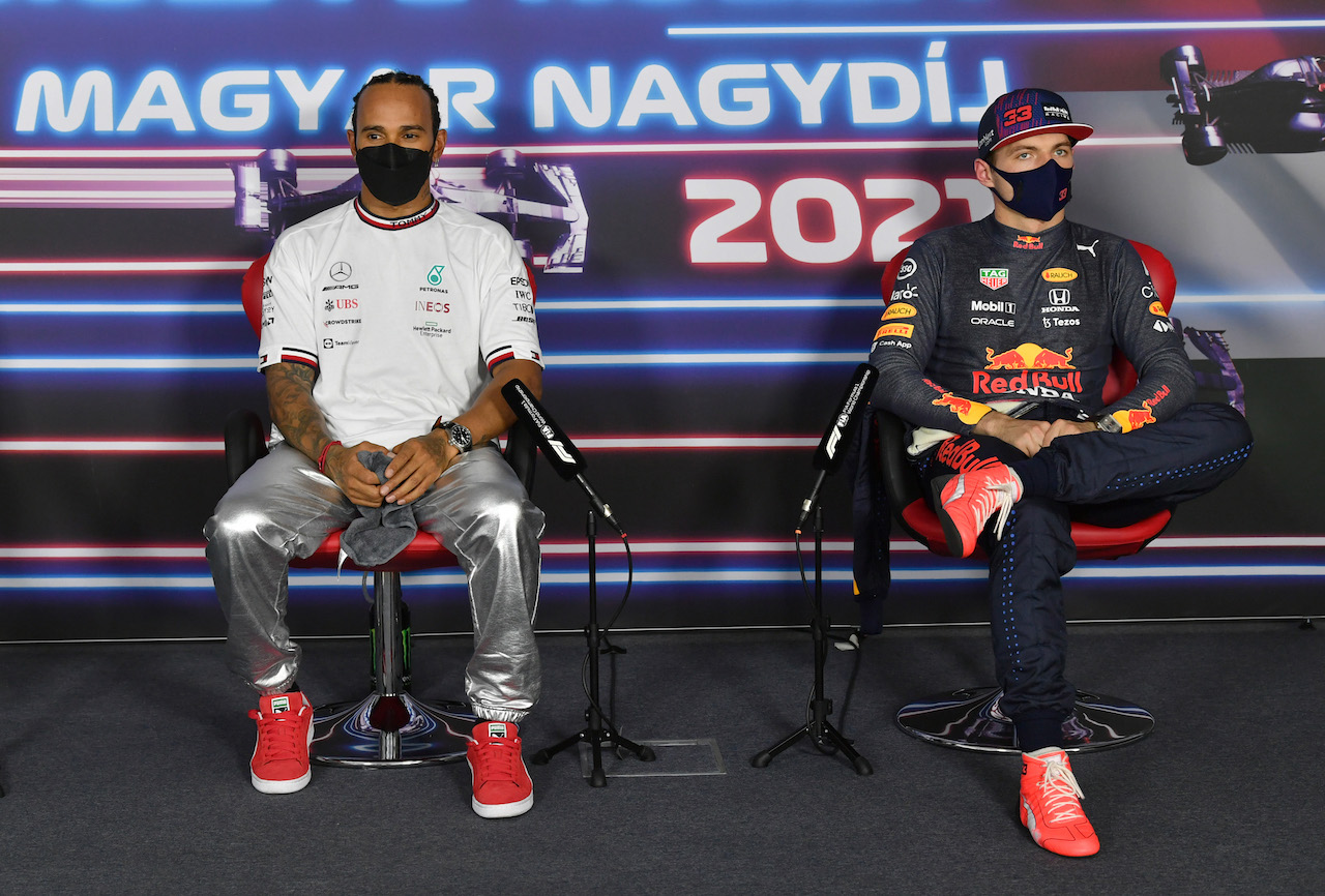 GP UNGHERIA, (L to R): Lewis Hamilton (GBR) Mercedes AMG F1 e Max Verstappen (NLD) Red Bull Racing in the post qualifying FIA Press Conference.
31.07.2021. Formula 1 World Championship, Rd 11, Hungarian Grand Prix, Budapest, Hungary, Qualifiche Day.
- www.xpbimages.com, EMail: requests@xpbimages.com © Copyright: FIA Pool Image for Editorial Use Only