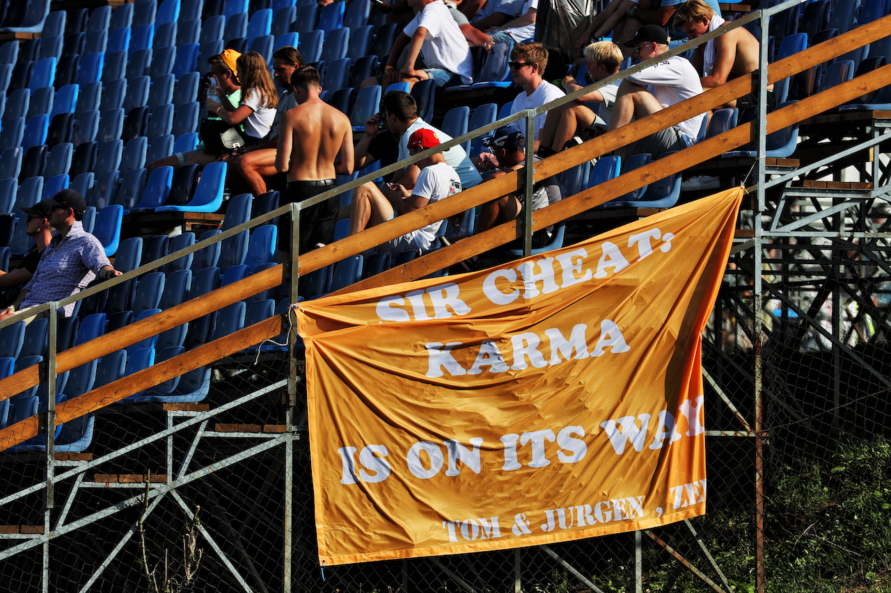 GP UNGHERIA, Circuit Atmosfera - a banner hung by fans in the grandstand.
31.07.2021. Formula 1 World Championship, Rd 11, Hungarian Grand Prix, Budapest, Hungary, Qualifiche Day.
- www.xpbimages.com, EMail: requests@xpbimages.com © Copyright: Batchelor / XPB Images