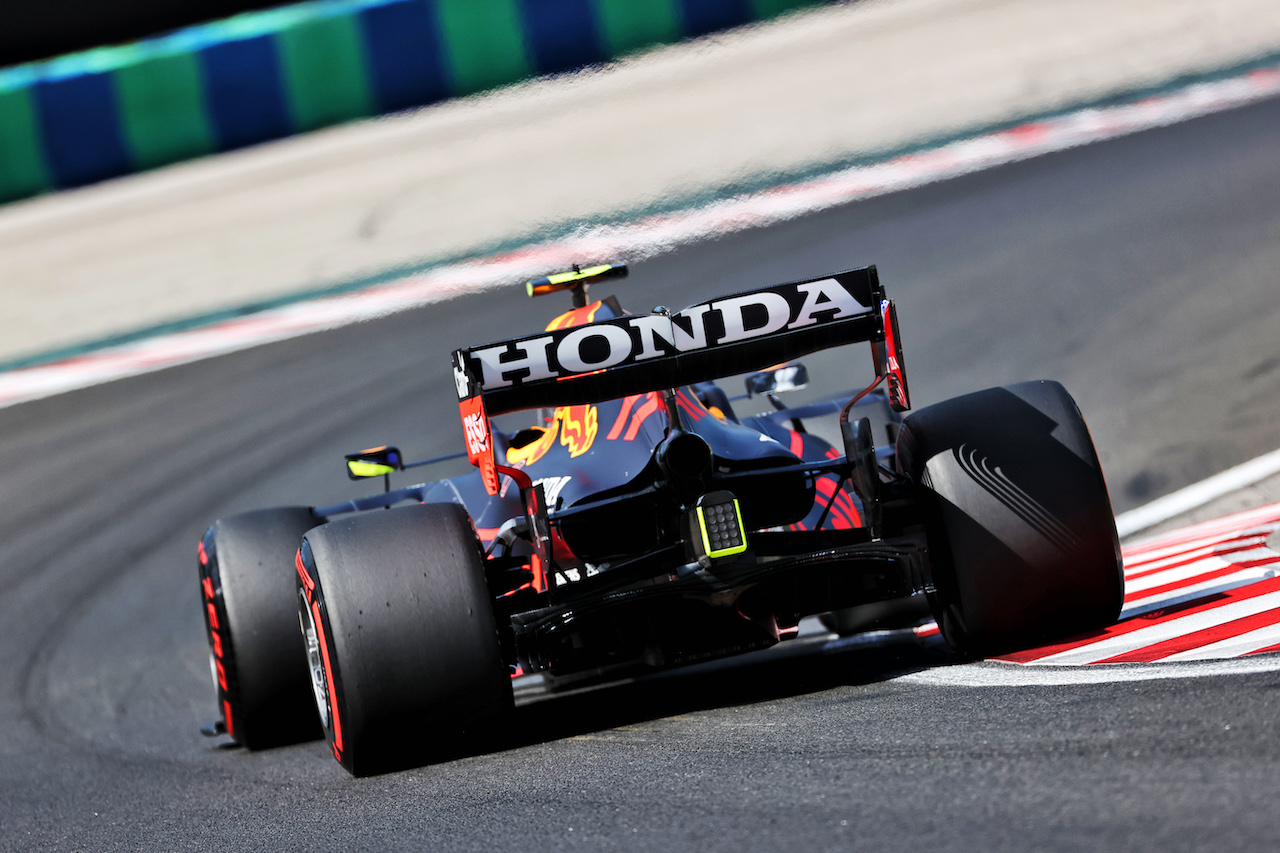 GP UNGHERIA, Sergio Perez (MEX) Red Bull Racing RB16B.
31.07.2021. Formula 1 World Championship, Rd 11, Hungarian Grand Prix, Budapest, Hungary, Qualifiche Day.
- www.xpbimages.com, EMail: requests@xpbimages.com © Copyright: Batchelor / XPB Images