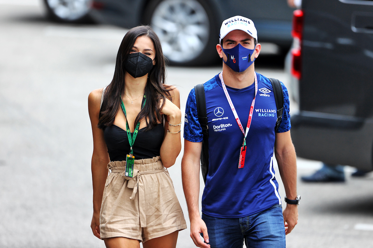 GP UNGHERIA, Nicholas Latifi (CDN) Williams Racing with Domenica Sandra Dziwiszek (POL).
31.07.2021. Formula 1 World Championship, Rd 11, Hungarian Grand Prix, Budapest, Hungary, Qualifiche Day.
- www.xpbimages.com, EMail: requests@xpbimages.com © Copyright: Moy / XPB Images