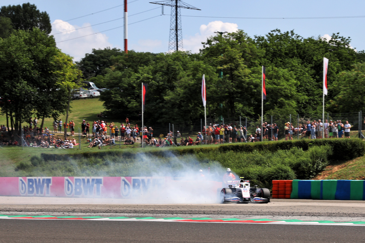 GP UNGHERIA, Mick Schumacher (GER) Haas VF-21 crashed in the second practice session.
31.07.2021. Formula 1 World Championship, Rd 11, Hungarian Grand Prix, Budapest, Hungary, Qualifiche Day.
- www.xpbimages.com, EMail: requests@xpbimages.com © Copyright: Batchelor / XPB Images