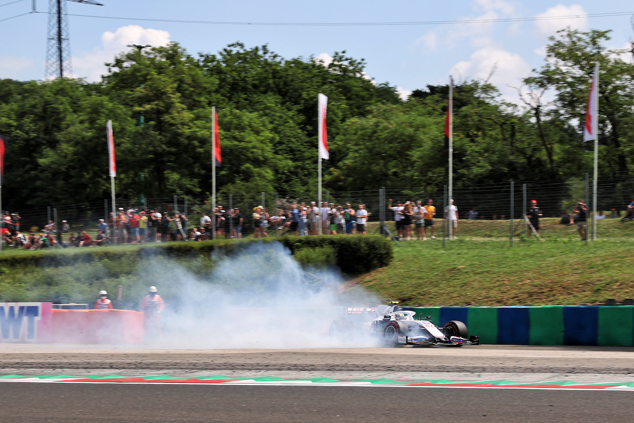 GP UNGHERIA, Mick Schumacher (GER) Haas VF-21 crashed in the second practice session.
31.07.2021. Formula 1 World Championship, Rd 11, Hungarian Grand Prix, Budapest, Hungary, Qualifiche Day.
- www.xpbimages.com, EMail: requests@xpbimages.com © Copyright: Batchelor / XPB Images