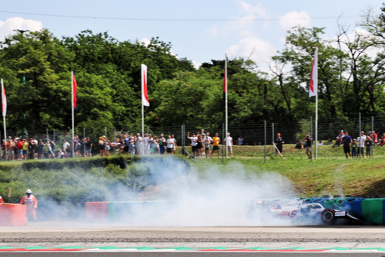 GP UNGHERIA, Mick Schumacher (GER) Haas VF-21 crashed in the second practice session.
31.07.2021. Formula 1 World Championship, Rd 11, Hungarian Grand Prix, Budapest, Hungary, Qualifiche Day.
- www.xpbimages.com, EMail: requests@xpbimages.com © Copyright: Batchelor / XPB Images