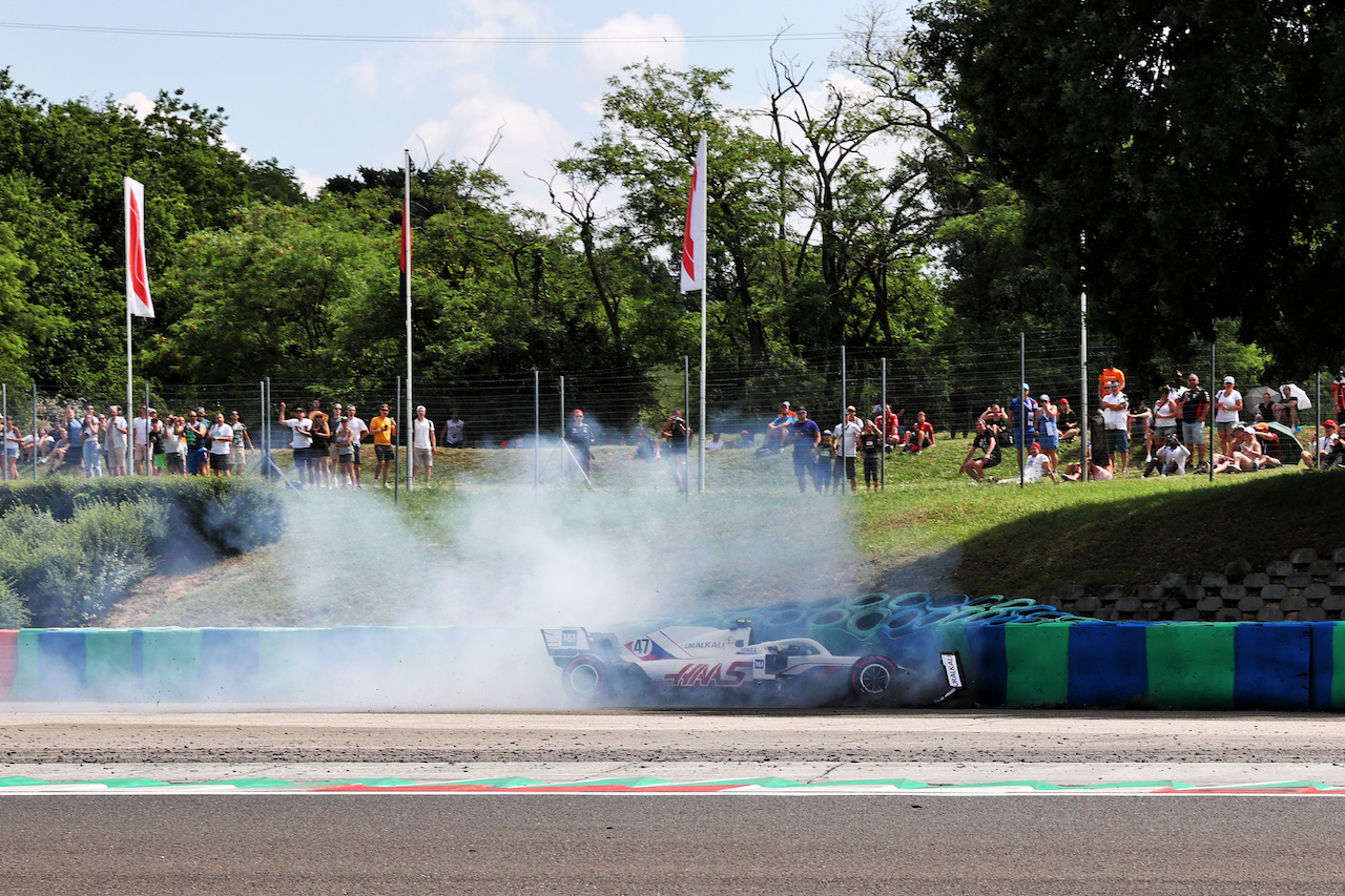 GP UNGHERIA, Mick Schumacher (GER) Haas VF-21 crashed in the second practice session.
31.07.2021. Formula 1 World Championship, Rd 11, Hungarian Grand Prix, Budapest, Hungary, Qualifiche Day.
- www.xpbimages.com, EMail: requests@xpbimages.com © Copyright: Batchelor / XPB Images
