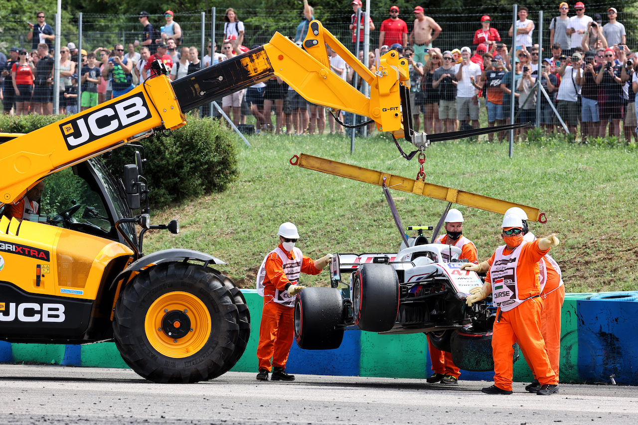 GP UNGHERIA, The Haas VF-21 of Mick Schumacher (GER) Haas F1 Team, who crashed in the second practice session.
31.07.2021. Formula 1 World Championship, Rd 11, Hungarian Grand Prix, Budapest, Hungary, Qualifiche Day.
- www.xpbimages.com, EMail: requests@xpbimages.com © Copyright: Batchelor / XPB Images
