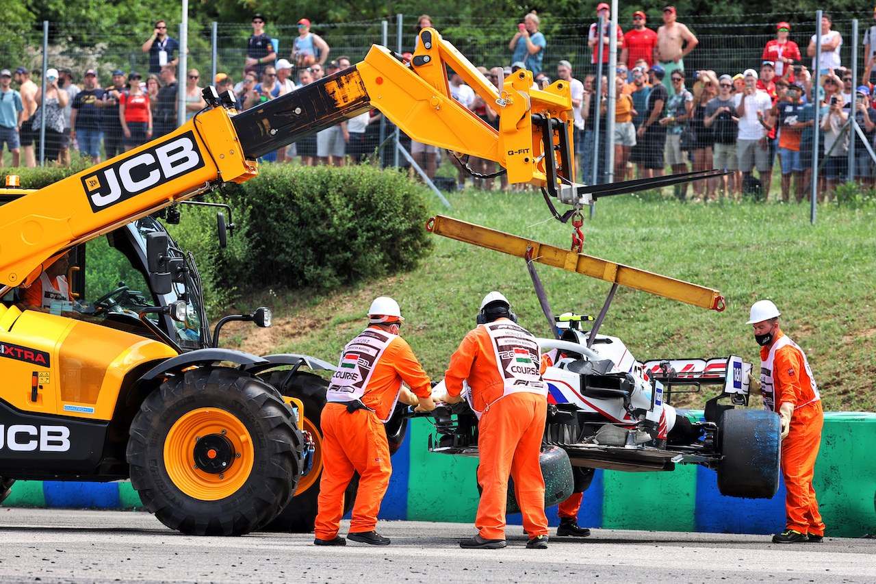 GP UNGHERIA, The Haas VF-21 of Mick Schumacher (GER) Haas F1 Team, who crashed in the second practice session.
31.07.2021. Formula 1 World Championship, Rd 11, Hungarian Grand Prix, Budapest, Hungary, Qualifiche Day.
- www.xpbimages.com, EMail: requests@xpbimages.com © Copyright: Batchelor / XPB Images
