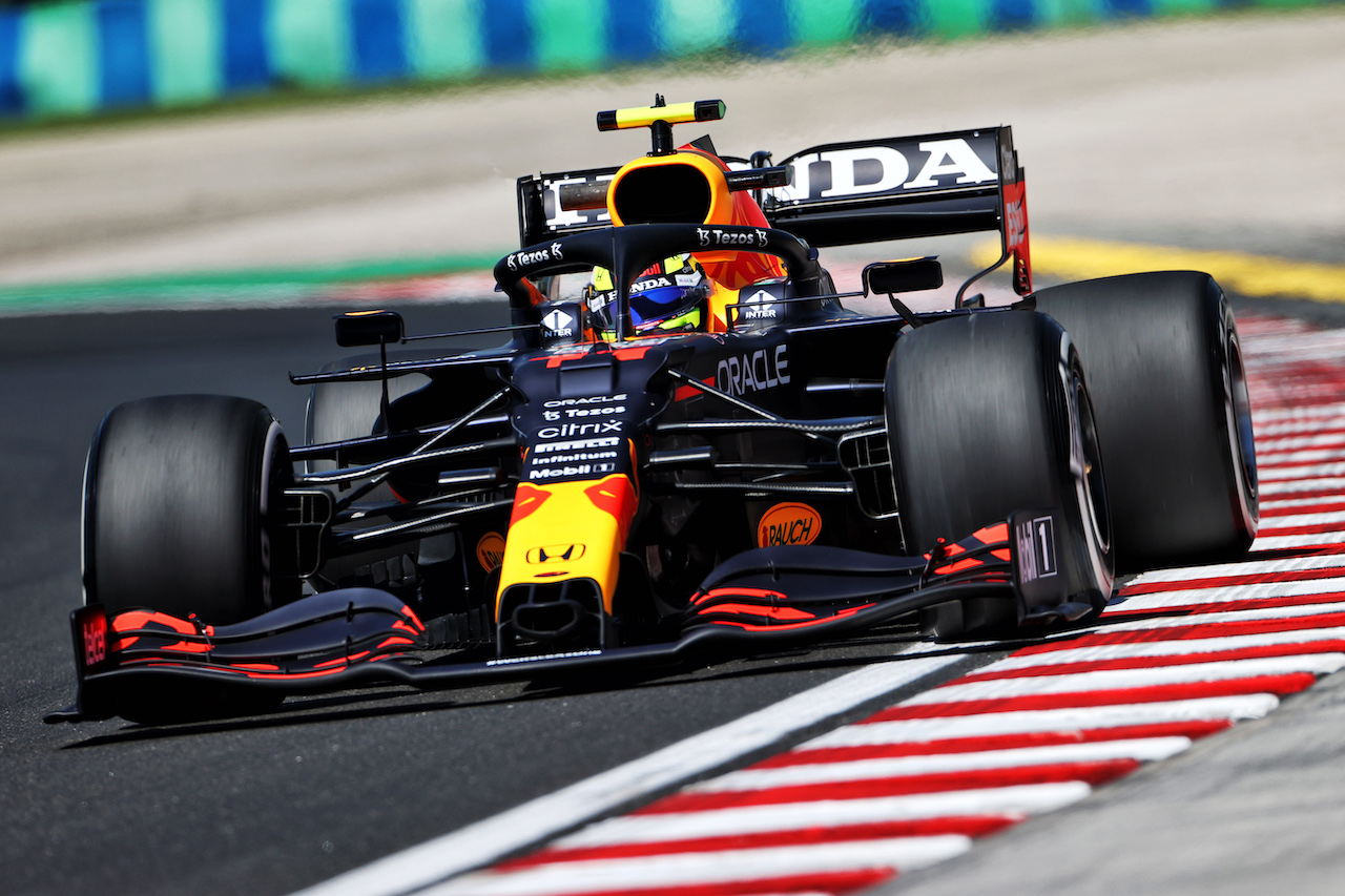 GP UNGHERIA, Sergio Perez (MEX) Red Bull Racing RB16B.
30.07.2021. Formula 1 World Championship, Rd 11, Hungarian Grand Prix, Budapest, Hungary, Practice Day.
- www.xpbimages.com, EMail: requests@xpbimages.com © Copyright: Moy / XPB Images