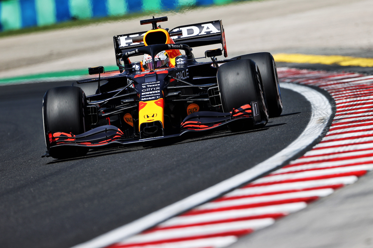 GP UNGHERIA, Max Verstappen (NLD) Red Bull Racing RB16B.
30.07.2021. Formula 1 World Championship, Rd 11, Hungarian Grand Prix, Budapest, Hungary, Practice Day.
- www.xpbimages.com, EMail: requests@xpbimages.com © Copyright: Moy / XPB Images