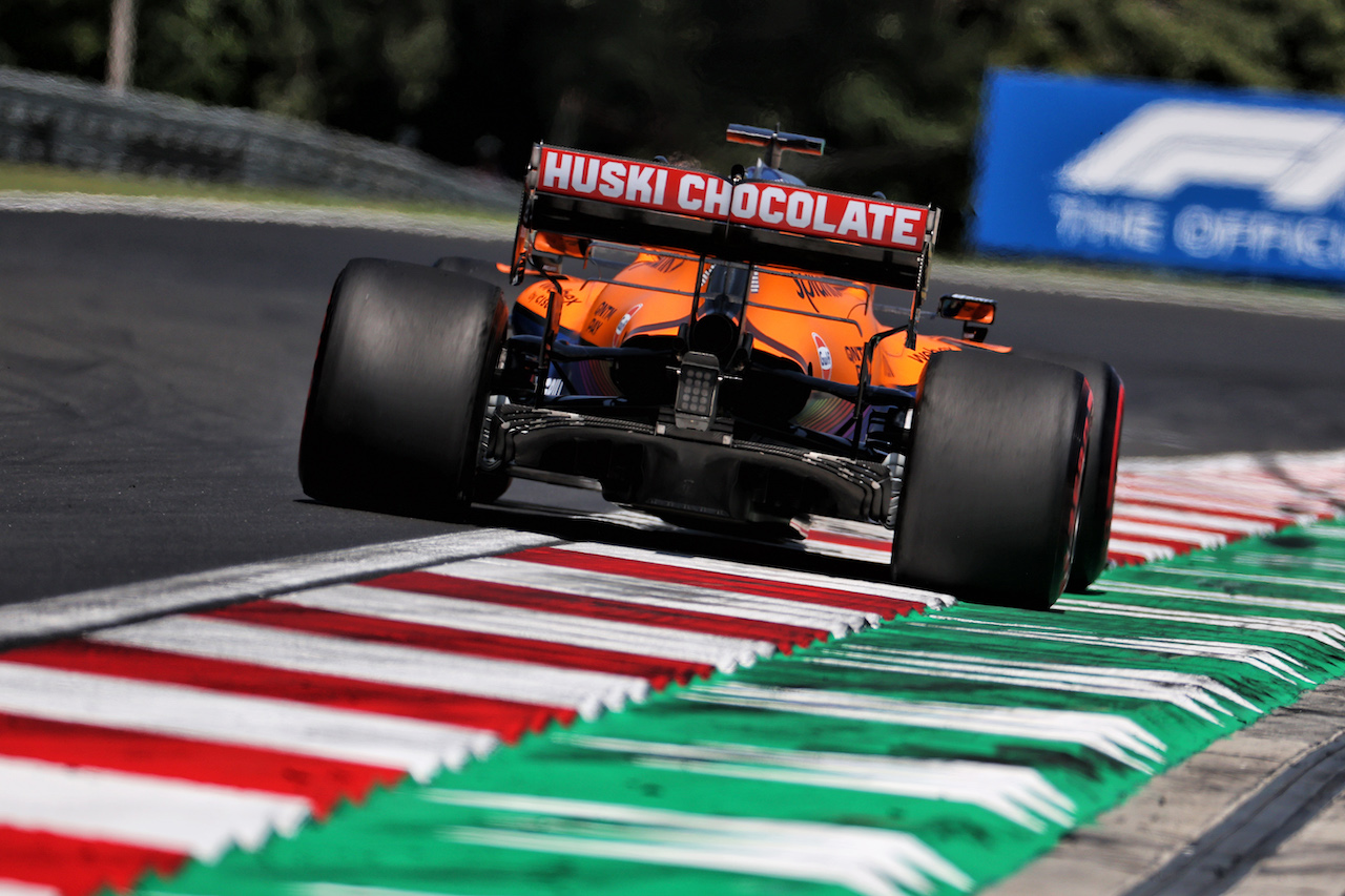 GP UNGHERIA, Daniel Ricciardo (AUS) McLaren MCL35M.
30.07.2021. Formula 1 World Championship, Rd 11, Hungarian Grand Prix, Budapest, Hungary, Practice Day.
- www.xpbimages.com, EMail: requests@xpbimages.com © Copyright: Batchelor / XPB Images