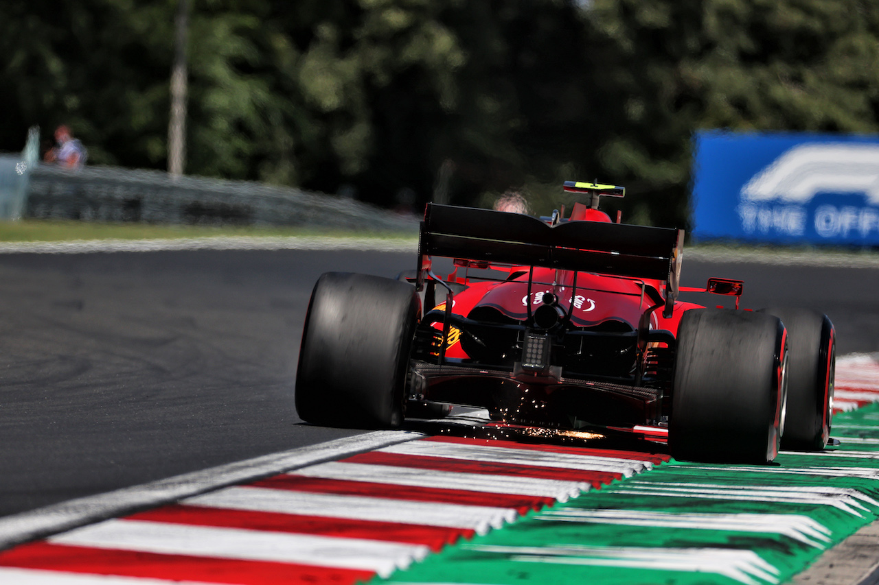 GP UNGHERIA, Carlos Sainz Jr (ESP) Ferrari SF-21.
30.07.2021. Formula 1 World Championship, Rd 11, Hungarian Grand Prix, Budapest, Hungary, Practice Day.
- www.xpbimages.com, EMail: requests@xpbimages.com © Copyright: Batchelor / XPB Images