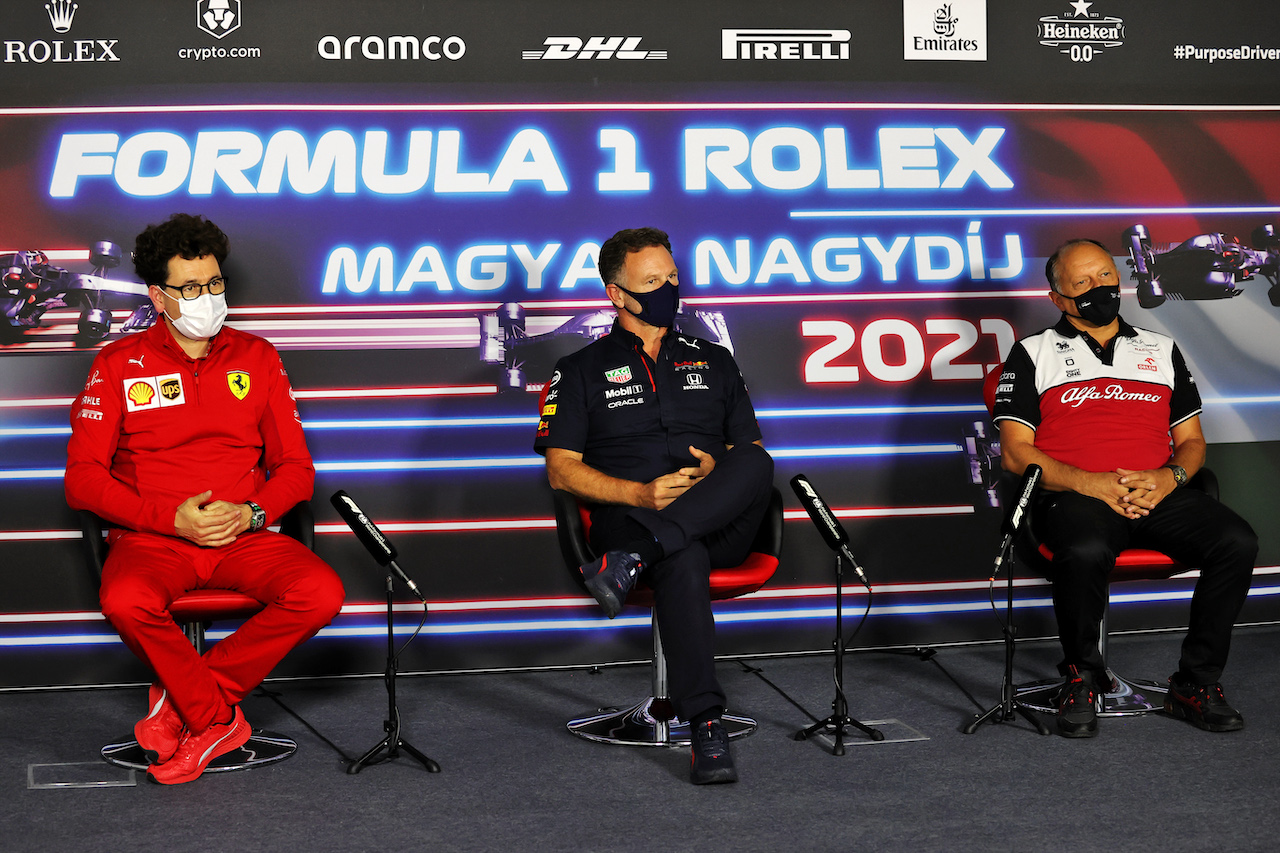 GP UNGHERIA, (L to R): Mattia Binotto (ITA) Ferrari Team Principal; Christian Horner (GBR) Red Bull Racing Team Principal; e Frederic Vasseur (FRA) Alfa Romeo Racing Team Principal, in the FIA Press Conference.
30.07.2021. Formula 1 World Championship, Rd 11, Hungarian Grand Prix, Budapest, Hungary, Practice Day.
- www.xpbimages.com, EMail: requests@xpbimages.com © Copyright: Moy / XPB Images
