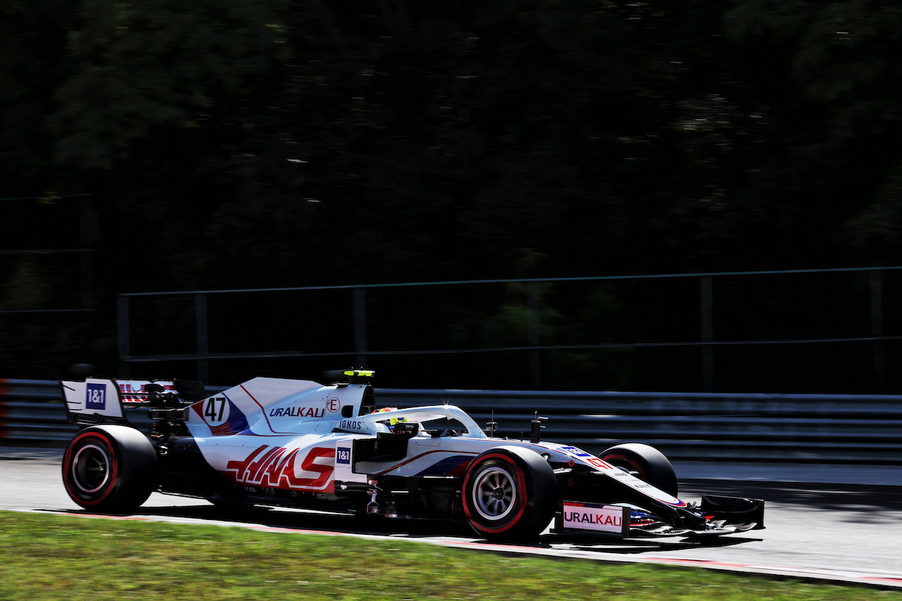 GP UNGHERIA, Mick Schumacher (GER) Haas VF-21.
30.07.2021. Formula 1 World Championship, Rd 11, Hungarian Grand Prix, Budapest, Hungary, Practice Day.
- www.xpbimages.com, EMail: requests@xpbimages.com © Copyright: Batchelor / XPB Images