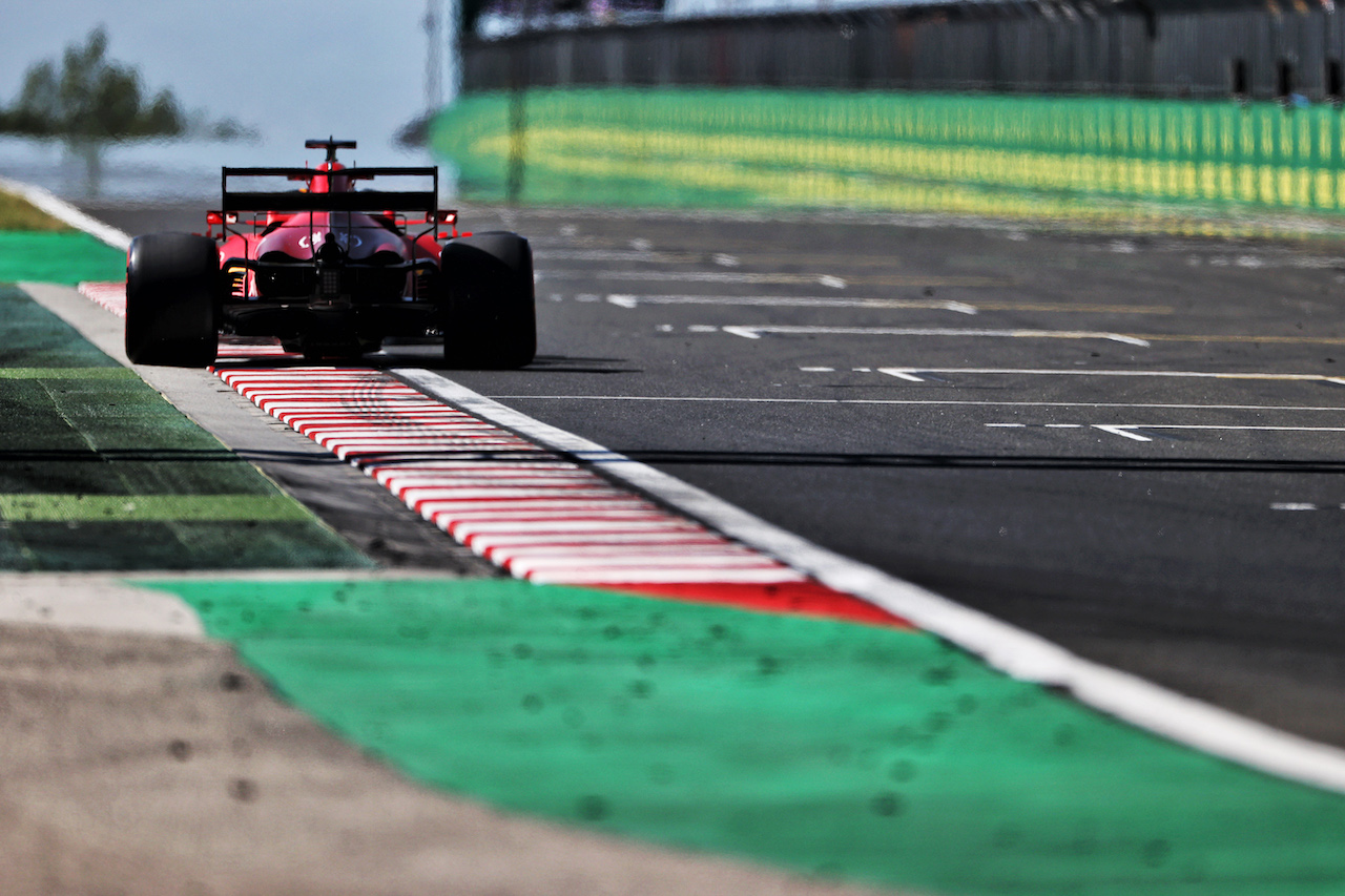 GP UNGHERIA, Charles Leclerc (MON) Ferrari SF-21.
30.07.2021. Formula 1 World Championship, Rd 11, Hungarian Grand Prix, Budapest, Hungary, Practice Day.
- www.xpbimages.com, EMail: requests@xpbimages.com © Copyright: Moy / XPB Images