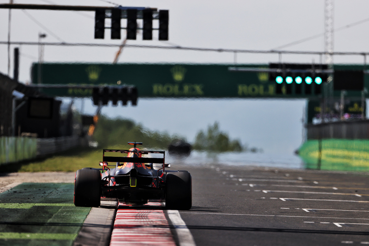 GP UNGHERIA, Max Verstappen (NLD) Red Bull Racing RB16B.
30.07.2021. Formula 1 World Championship, Rd 11, Hungarian Grand Prix, Budapest, Hungary, Practice Day.
- www.xpbimages.com, EMail: requests@xpbimages.com © Copyright: Moy / XPB Images