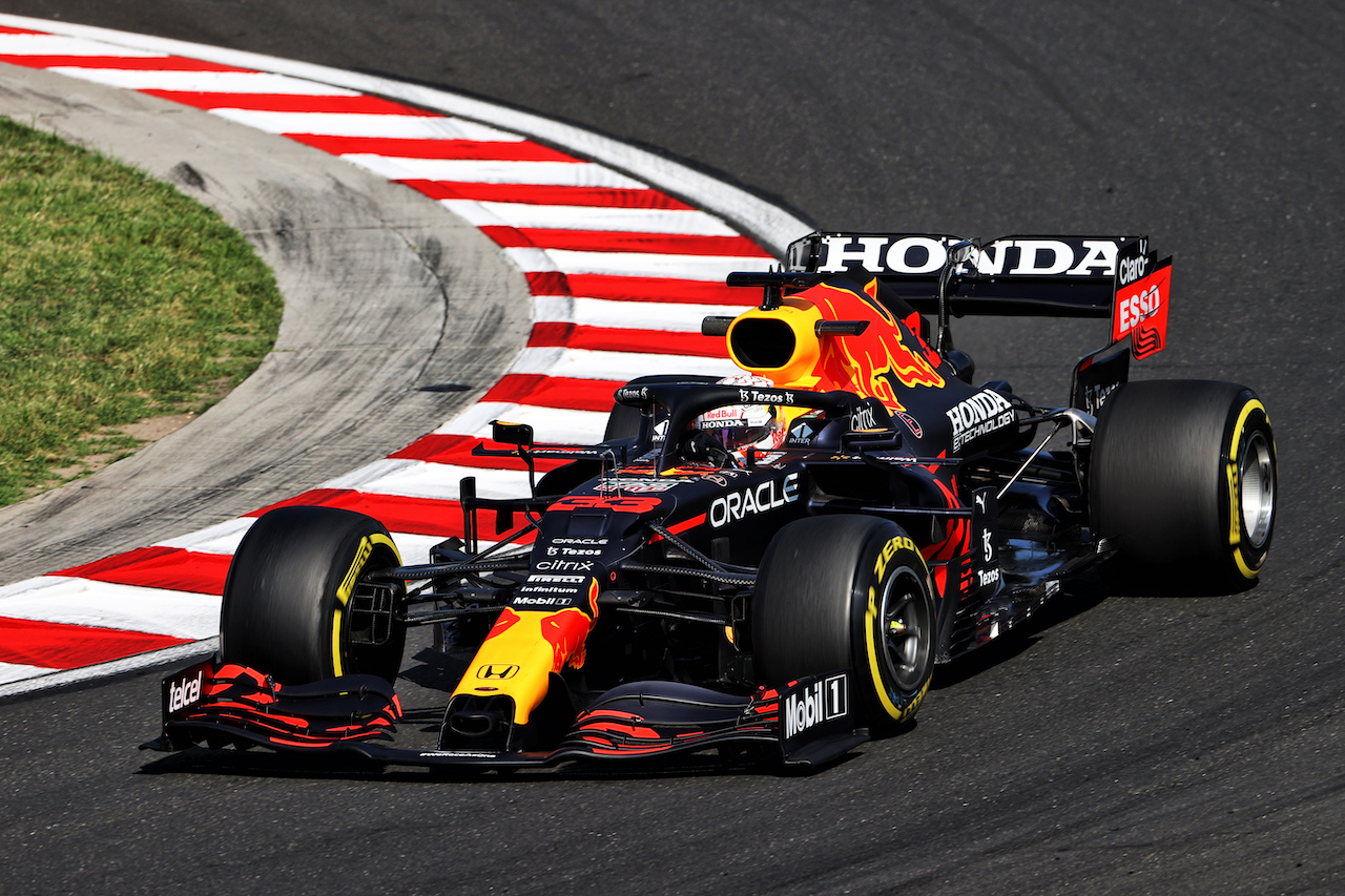 GP UNGHERIA, Max Verstappen (NLD) Red Bull Racing RB16B.
30.07.2021. Formula 1 World Championship, Rd 11, Hungarian Grand Prix, Budapest, Hungary, Practice Day.
- www.xpbimages.com, EMail: requests@xpbimages.com © Copyright: Moy / XPB Images