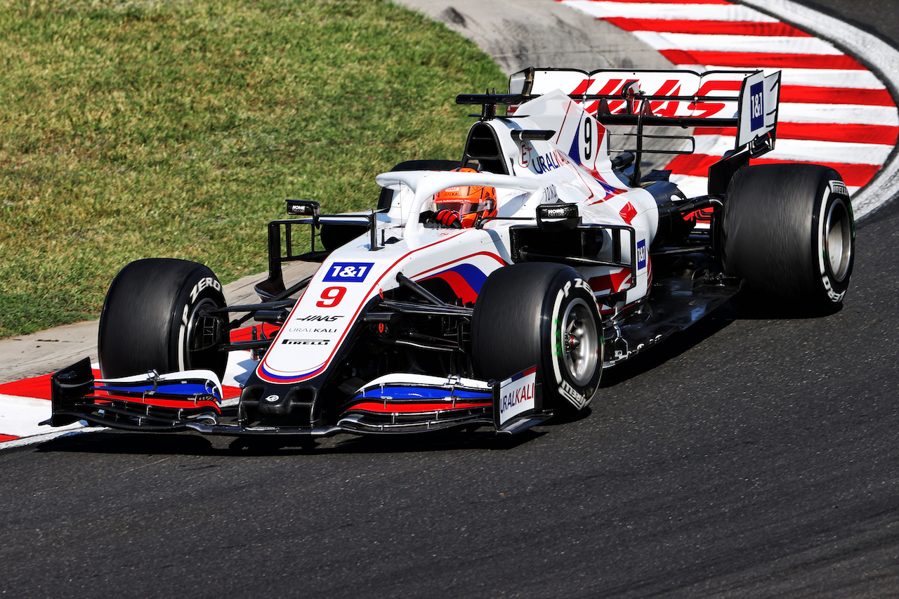 GP UNGHERIA, Nikita Mazepin (RUS) Haas F1 Team VF-21.
30.07.2021. Formula 1 World Championship, Rd 11, Hungarian Grand Prix, Budapest, Hungary, Practice Day.
- www.xpbimages.com, EMail: requests@xpbimages.com © Copyright: Moy / XPB Images