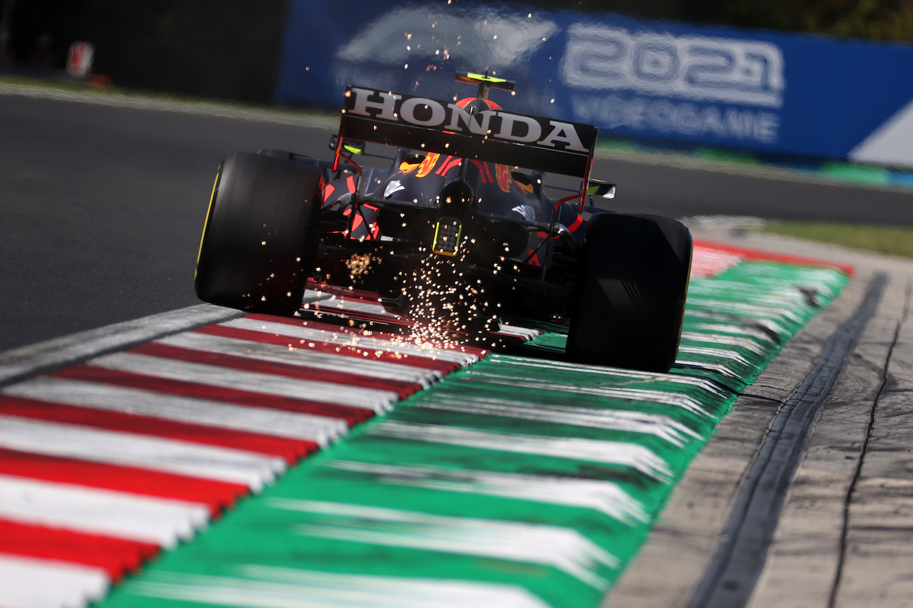 GP UNGHERIA, Sergio Perez (MEX) Red Bull Racing RB16B.
30.07.2021. Formula 1 World Championship, Rd 11, Hungarian Grand Prix, Budapest, Hungary, Practice Day.
- www.xpbimages.com, EMail: requests@xpbimages.com © Copyright: Batchelor / XPB Images