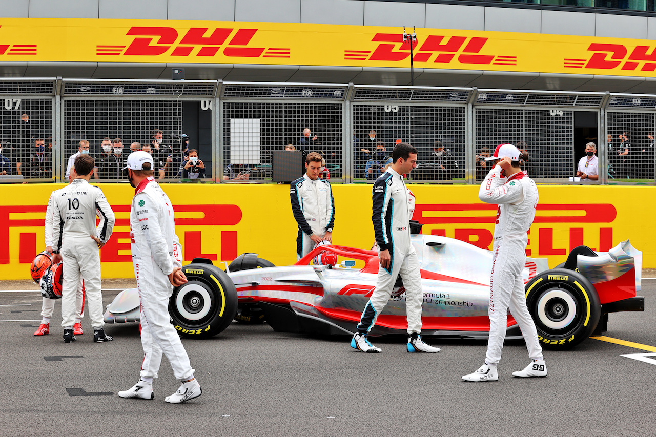 PRESENTAZIONE MONOPOSTO 2022, Nicholas Latifi (CDN) Williams Racing FW43B e George Russell (GBR) Williams Racing - 2022 Car Launch.
15.07.2021. Formula 1 World Championship, Rd 10, British Grand Prix, Silverstone, England, Preparation Day.
- www.xpbimages.com, EMail: requests@xpbimages.com © Copyright: Batchelor / XPB Images
