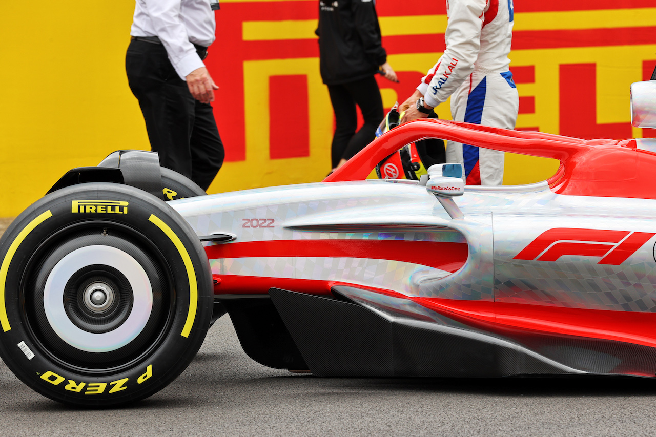 PRESENTAZIONE MONOPOSTO 2022, 2022 Car Launch - sidepod detail.
15.07.2021. Formula 1 World Championship, Rd 10, British Grand Prix, Silverstone, England, Preparation Day.
- www.xpbimages.com, EMail: requests@xpbimages.com © Copyright: Batchelor / XPB Images